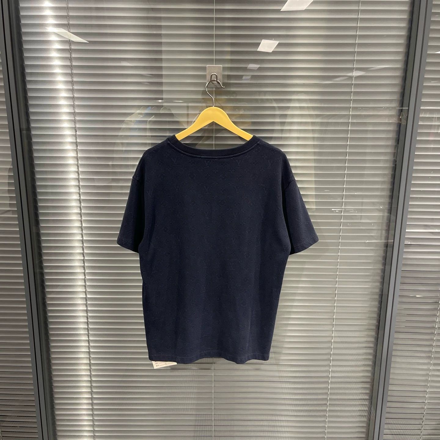 Louis Vuitton LV Reverse Monogram allover print pocket tee M 99 new Size US M / EU 48-50 / 2 - 2 Thumbnail