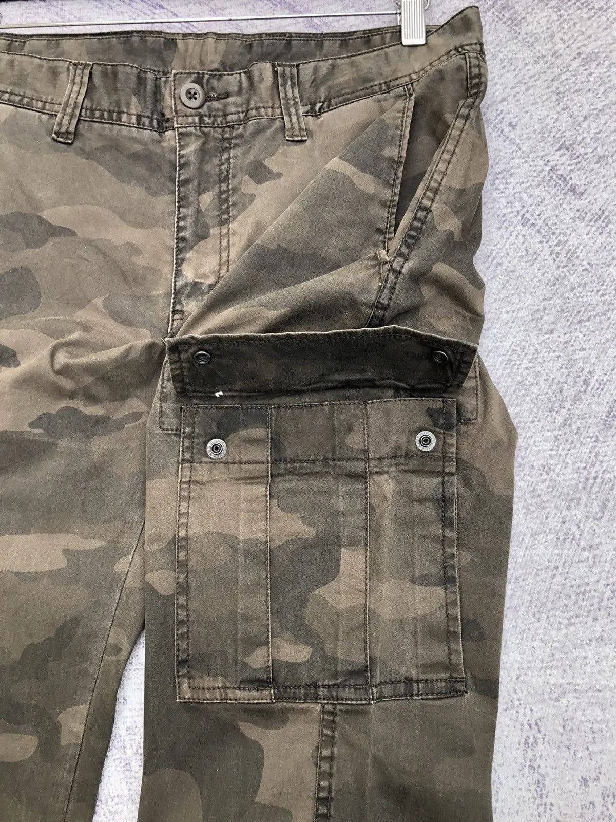 Japanese Brand Cargo Pants Uniqlo X Camo Multipocket Tactical W31 Size US 31 - 5 Thumbnail