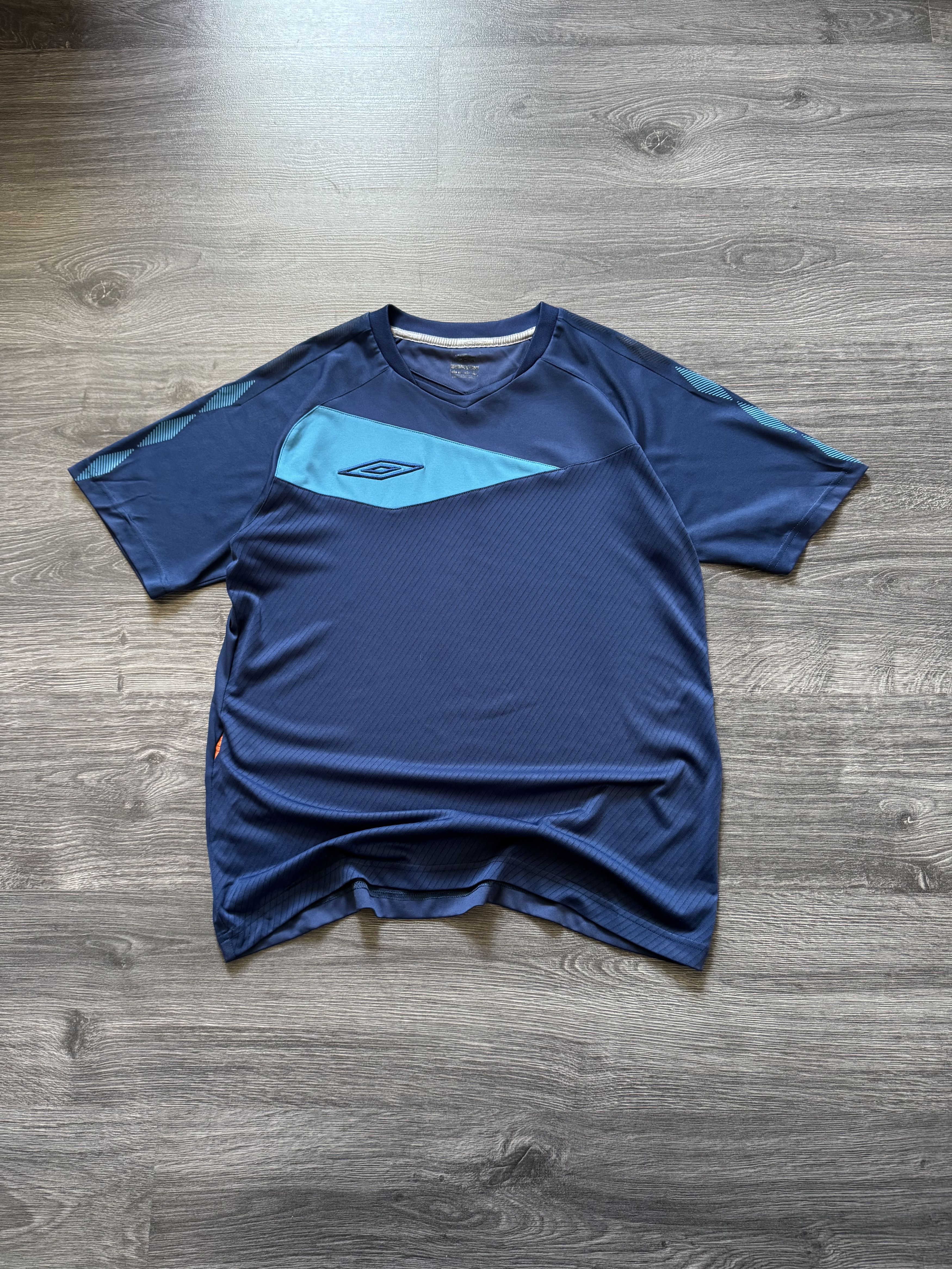 Umbro Umbro Pro Training Vintage T Shirt Blue Retro Size US M / EU 48-50 / 2 - 1 Thumbnail