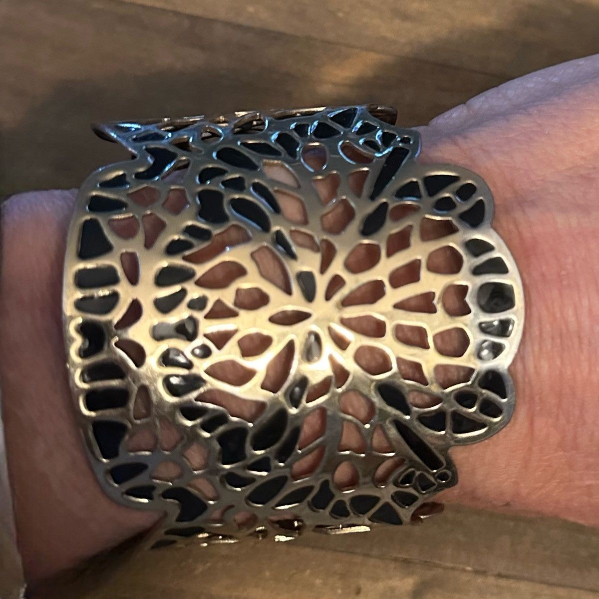 Other Gold filigree wide cuff bracelet Size ONE SIZE - 3 Thumbnail