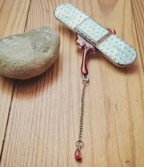 Jewelry × Vintage Bleeding Heart Band-aid Brooch Pin Size ONE SIZE - 4 Thumbnail