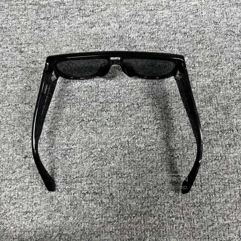 Louis Vuitton Louis Vuitton LV SELBY Sunglasses. Size ONE SIZE - 8 Thumbnail
