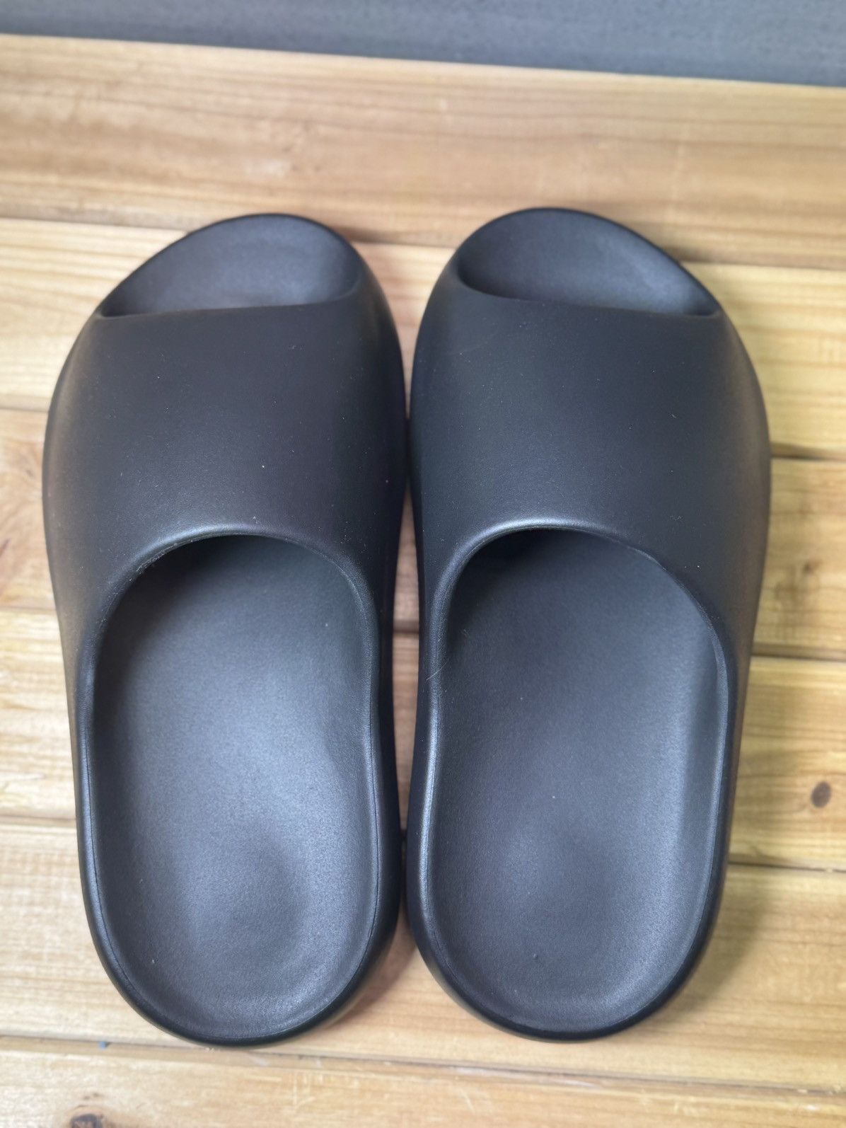 Yeezy Yeezy YZY YS-02 Coal Black Slides Brand New Sizes 7-9 Size US 7 / EU 40 - 2 Thumbnail