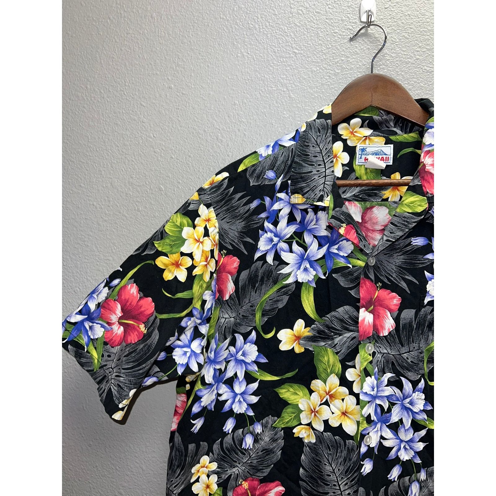 Vintage Vintage Hawaii Button Down Shirt Hawaiian Black Floral Tee Size US L / EU 52-54 / 3 - 3 Thumbnail
