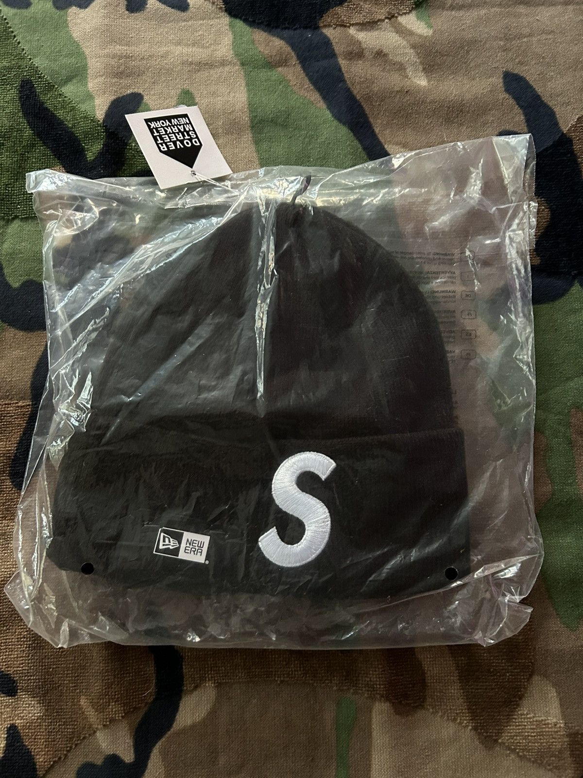 New Era × Supreme Supreme New Era S Logo Beanie Black FW24 Size ONE SIZE - 3 Thumbnail