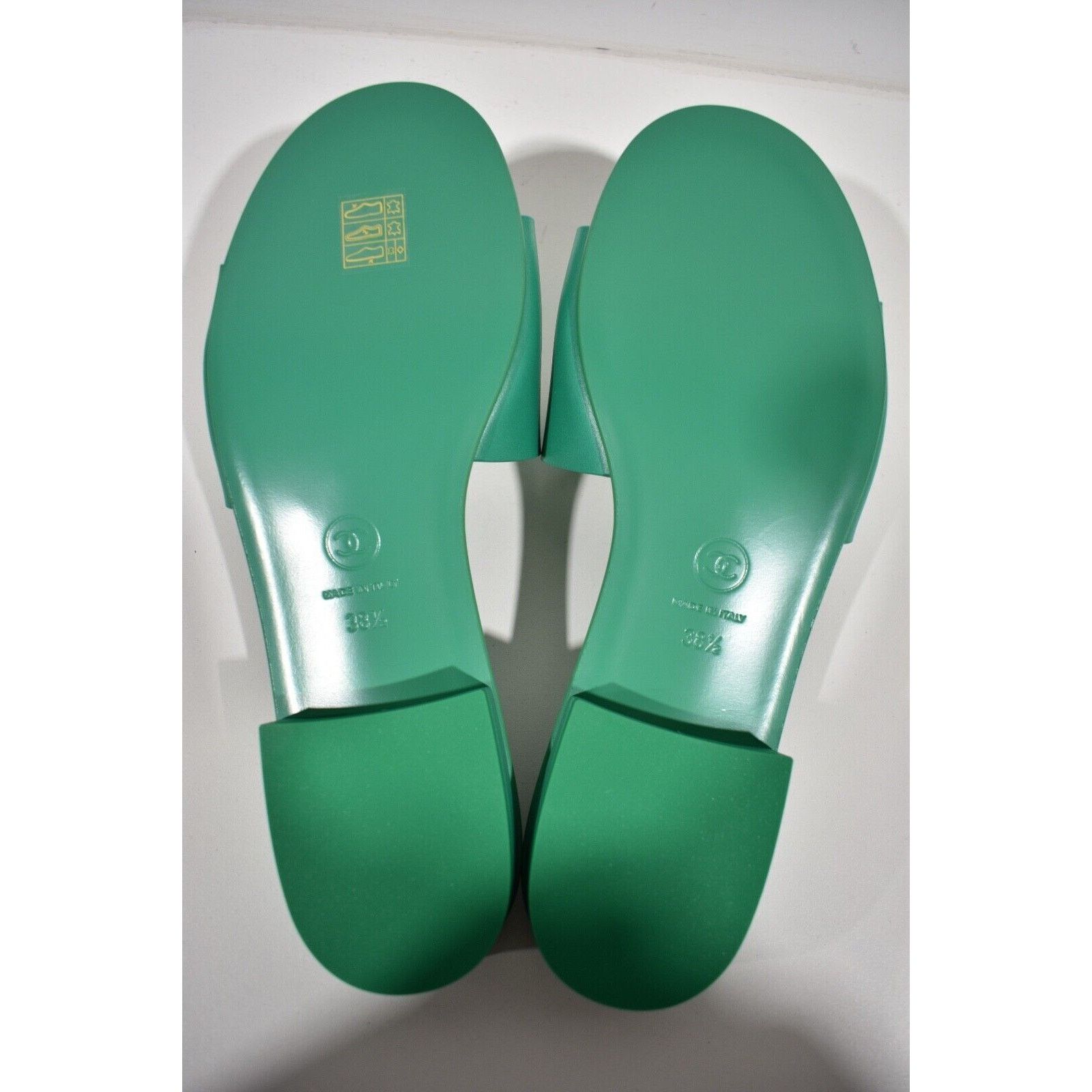 Chanel Chanel 23P Green White Leather CC Logo Letter Mules Slide Size US 8.5 / IT 38.5 - 12 Thumbnail
