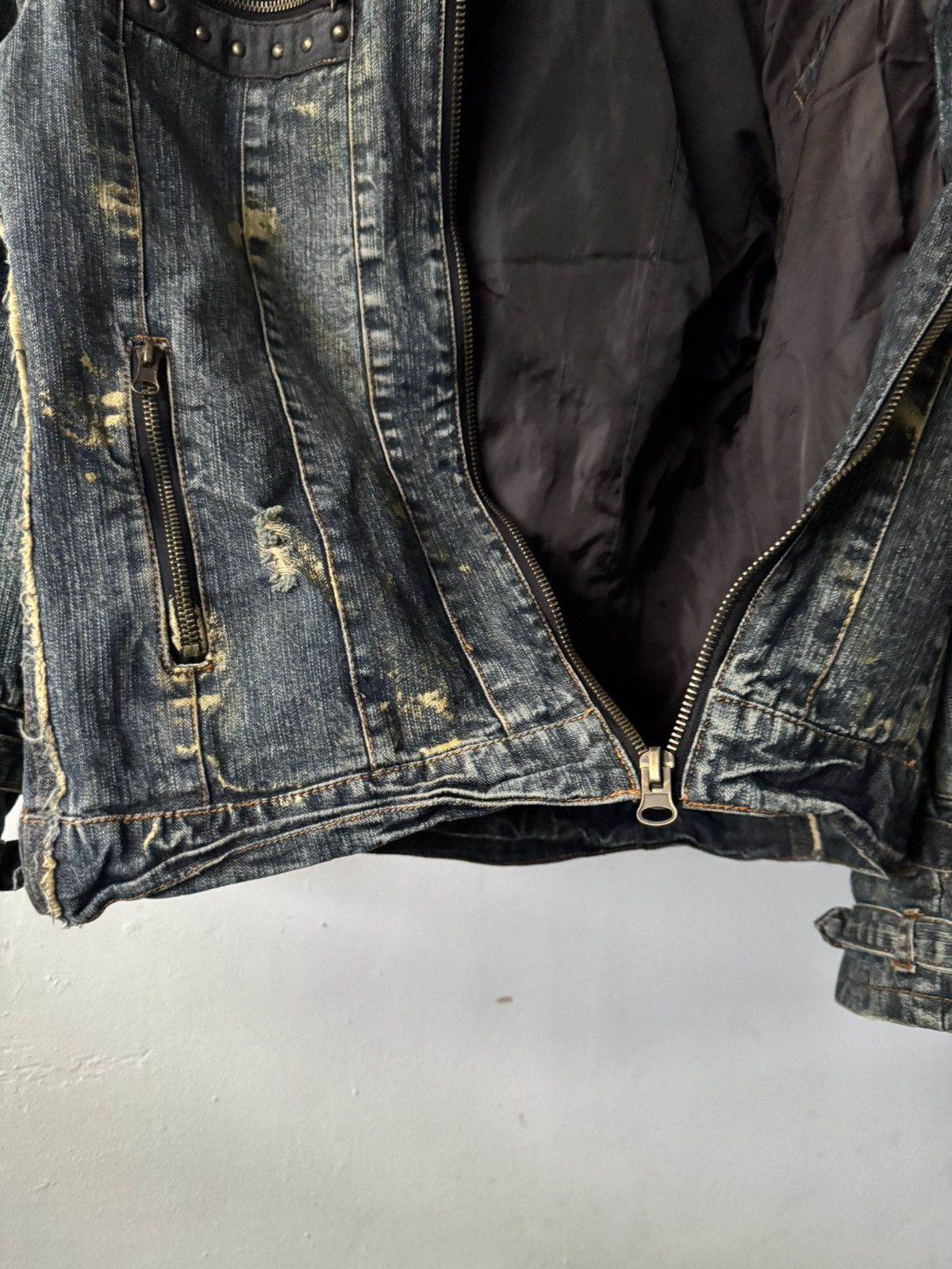 If Six Was Nine 2000s in the attic distressed studded bondage denim jacket Size US L / EU 52-54 / 3 - 20 Thumbnail