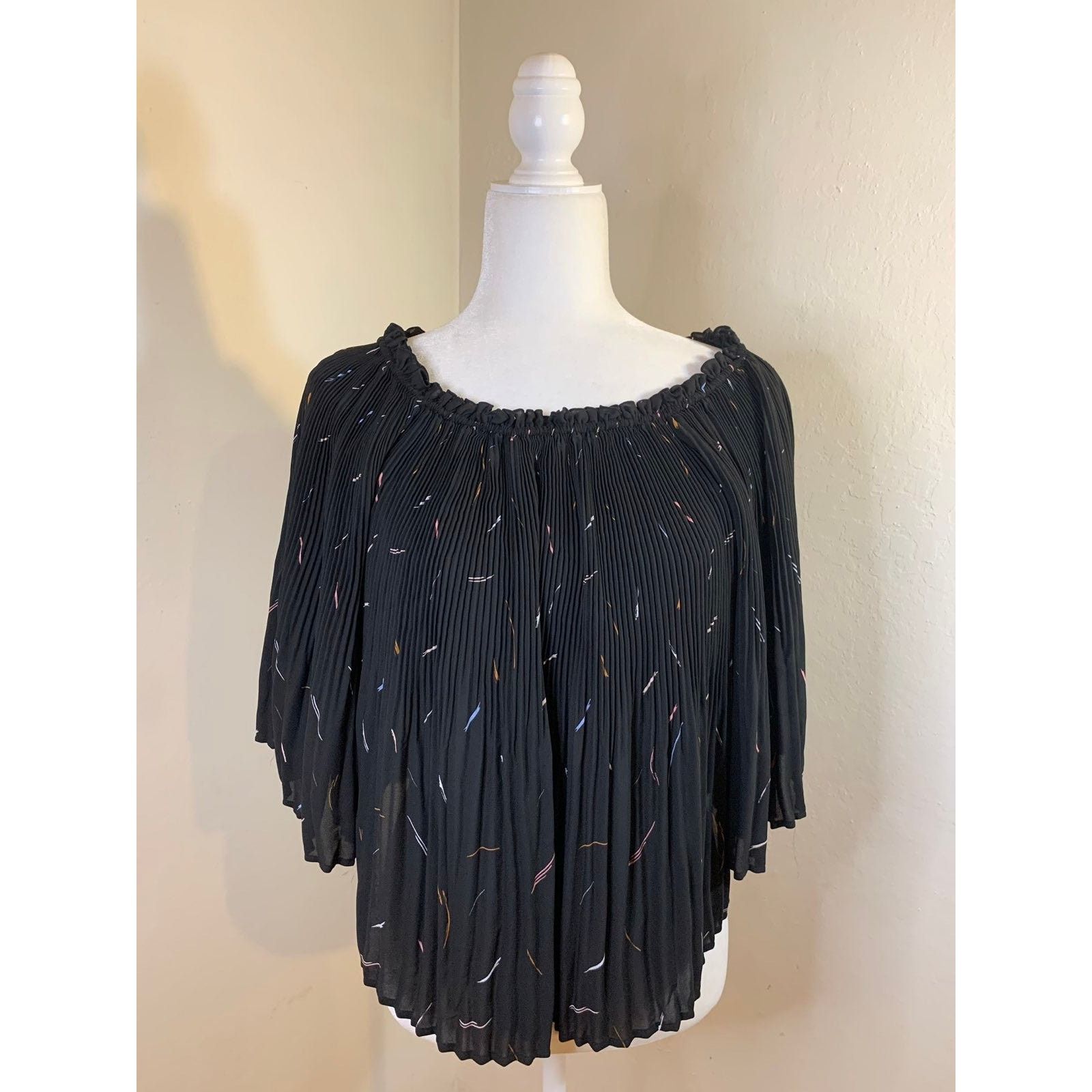 Apt. 9 Apt. 9 Women's Cold Shoulder Black Top size XS Size XS / US 0-2 / IT 36-38 - 1 Thumbnail