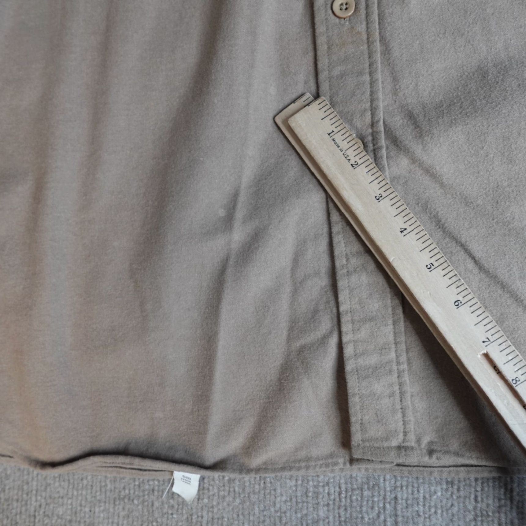 Vintage VINTAGE LL Bean Chamois Shirt Large Beige Solid Cotton 2000 Mens Long Sleeve Button-Up Flannel Size US L / EU 52-54 / 3 - 6 Thumbnail
