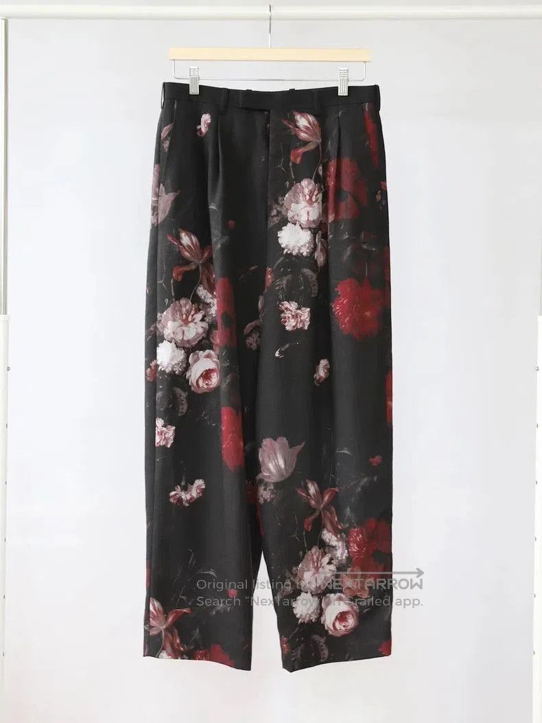 black floral pleated long pants.