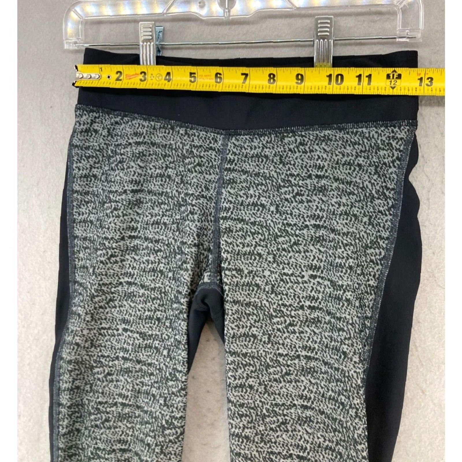 Under Armour Under Armour Pants Women Medium Black Compression Heatgear Athletic Yoga Size 32" / US 10 / IT 46 - 2 Thumbnail