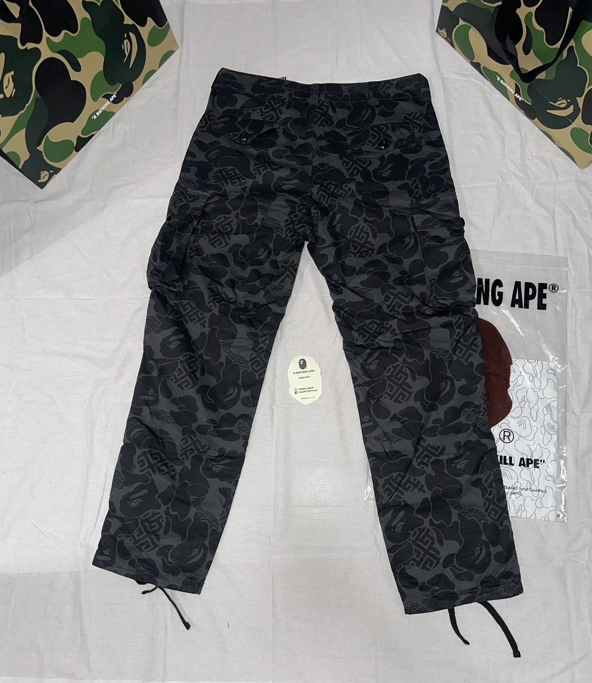 Bape BAPE 1st Camo Cargo Pants ‘Black’ Size US 35 - 2 Thumbnail