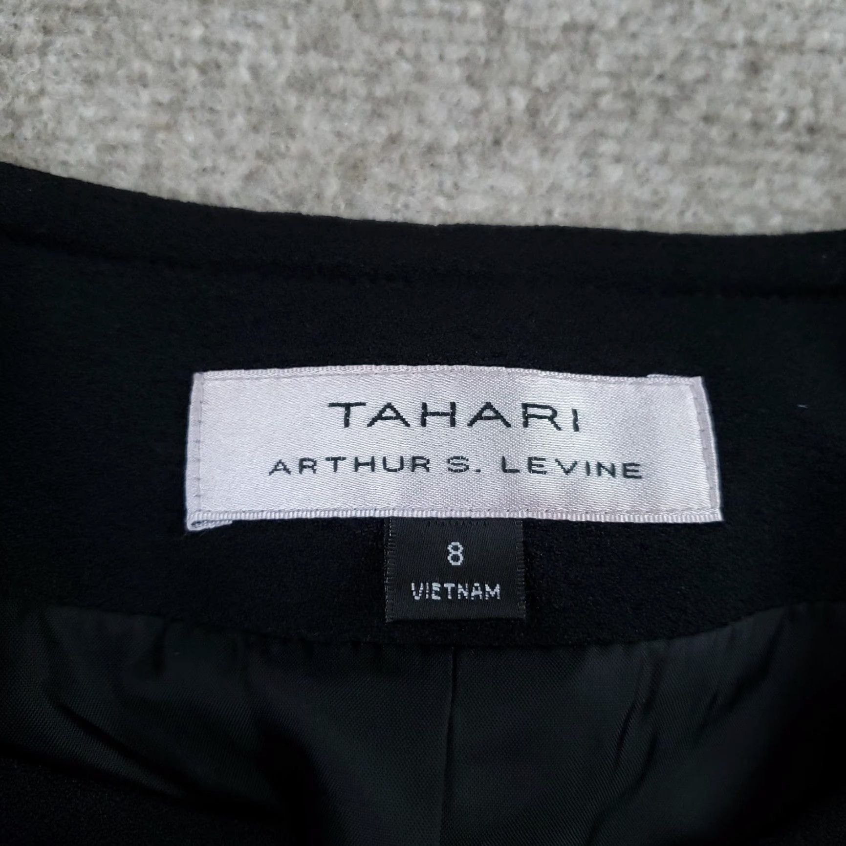 Vintage Tahari Blazer Womens 8 Black Collarless Cropped Eyelets Open Career Business Jacket Short Sleeve Slim Lined Solid Fall Spring Women Size M / US 6-8 / IT 42-44 - 5 Thumbnail