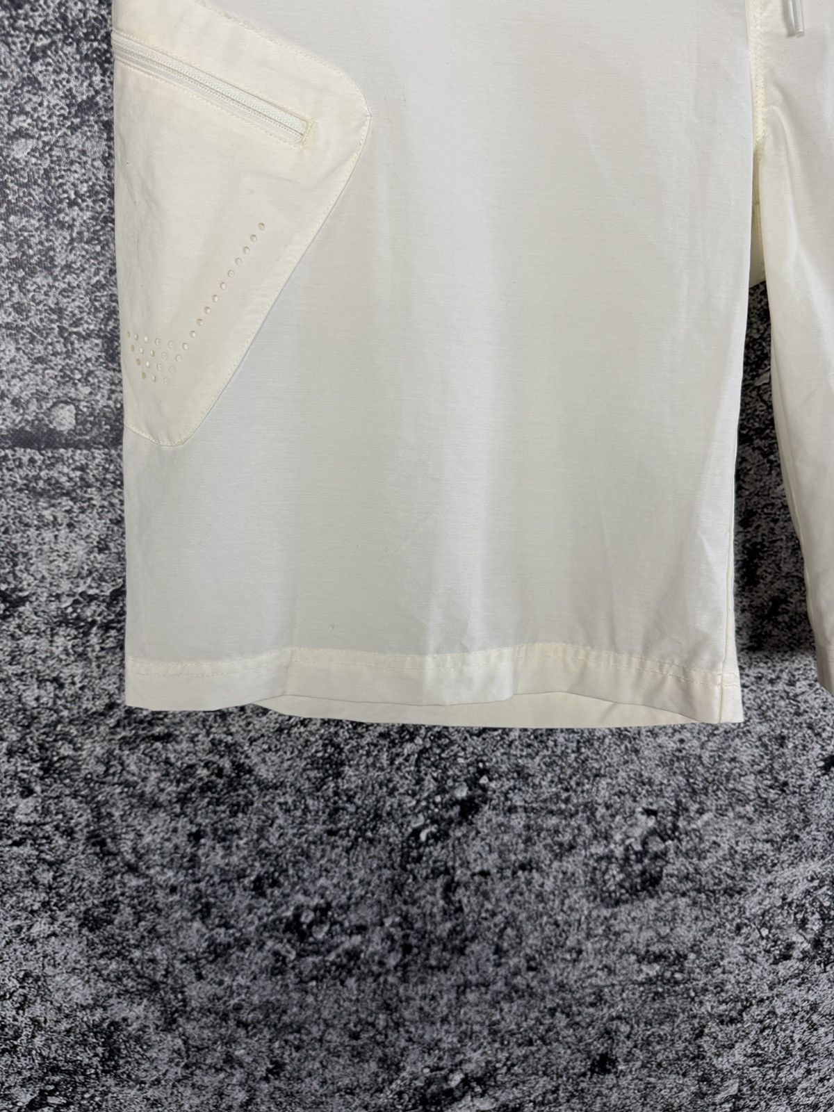 Nike Men’s Vintage Nike Cream Shorts With Map Logo Print Size 36 Size US 36 / EU 52 - 4 Thumbnail