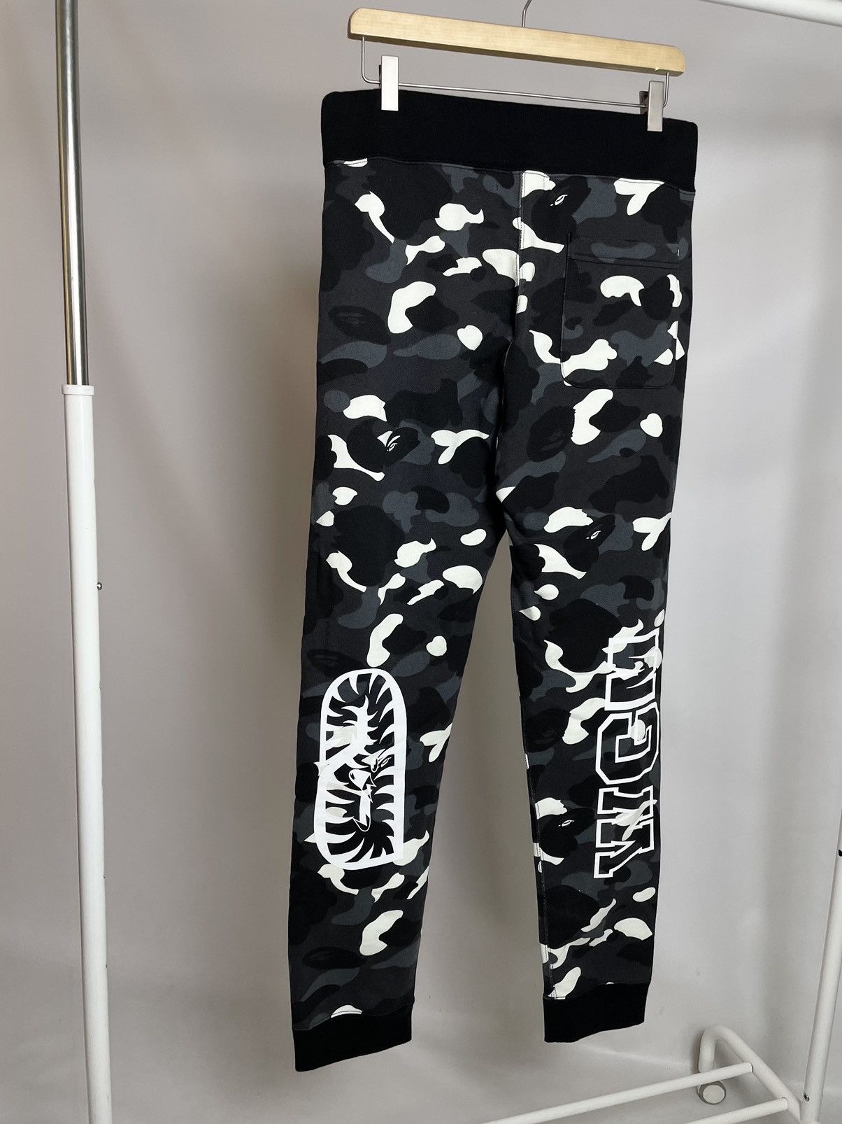 Bape BAPE 🌎 Glow in the dark sport camo sweat pants made in Japan Size US 32 / EU 48 - 6 Thumbnail