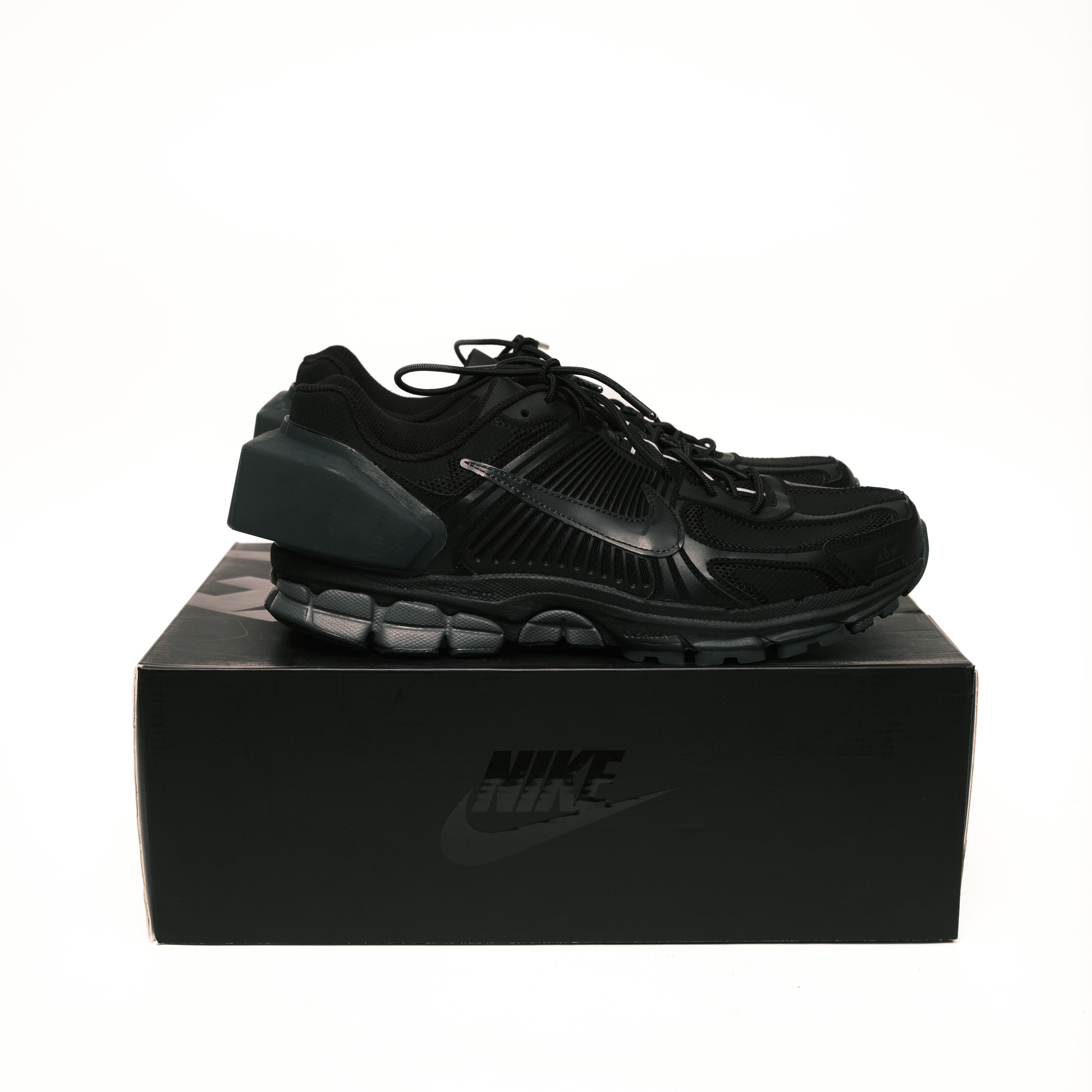 A-COLD-WALL* × Nike Nike Zoom Vomero 5 A Cold Wall Black Size US 11 / EU 44 - 4 Thumbnail