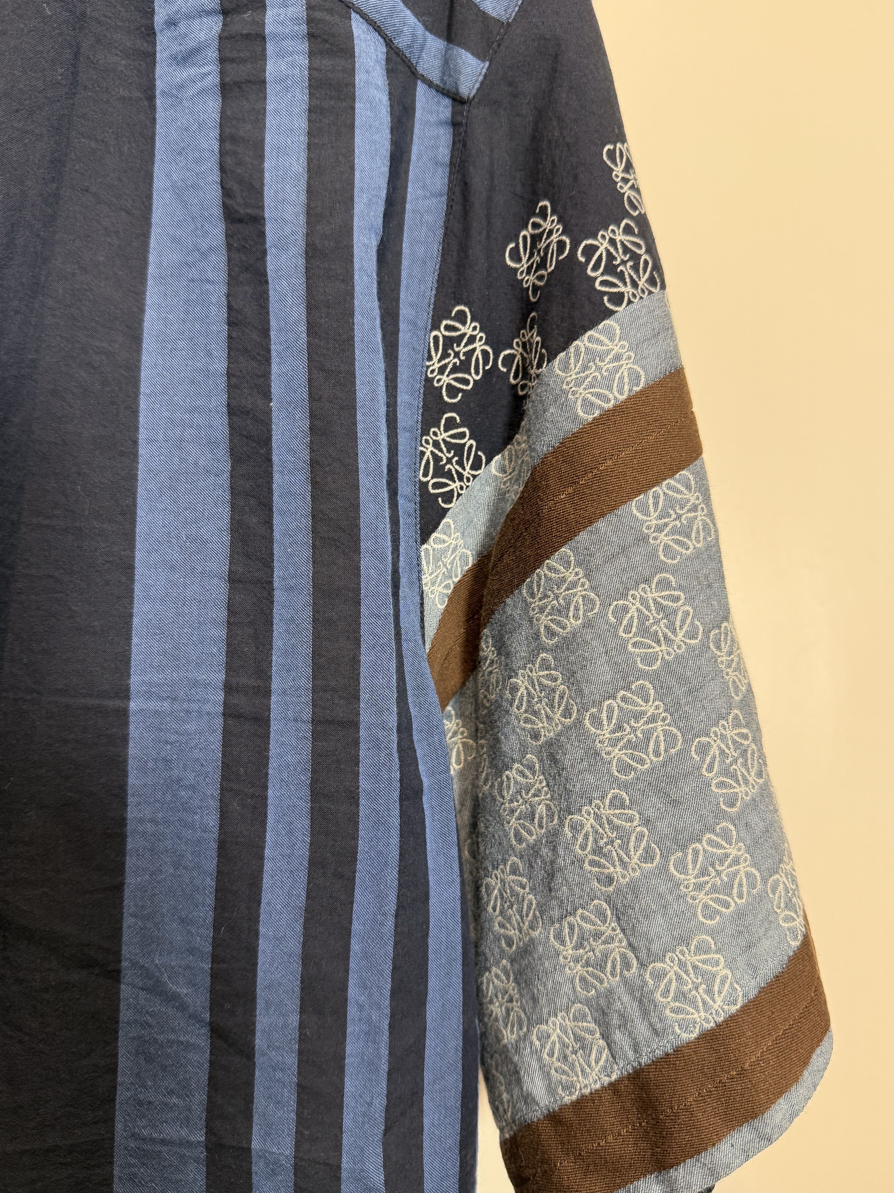 Loewe Anagram Short Sleeve Shirt Size US S / EU 44-46 / 1 - 5 Thumbnail