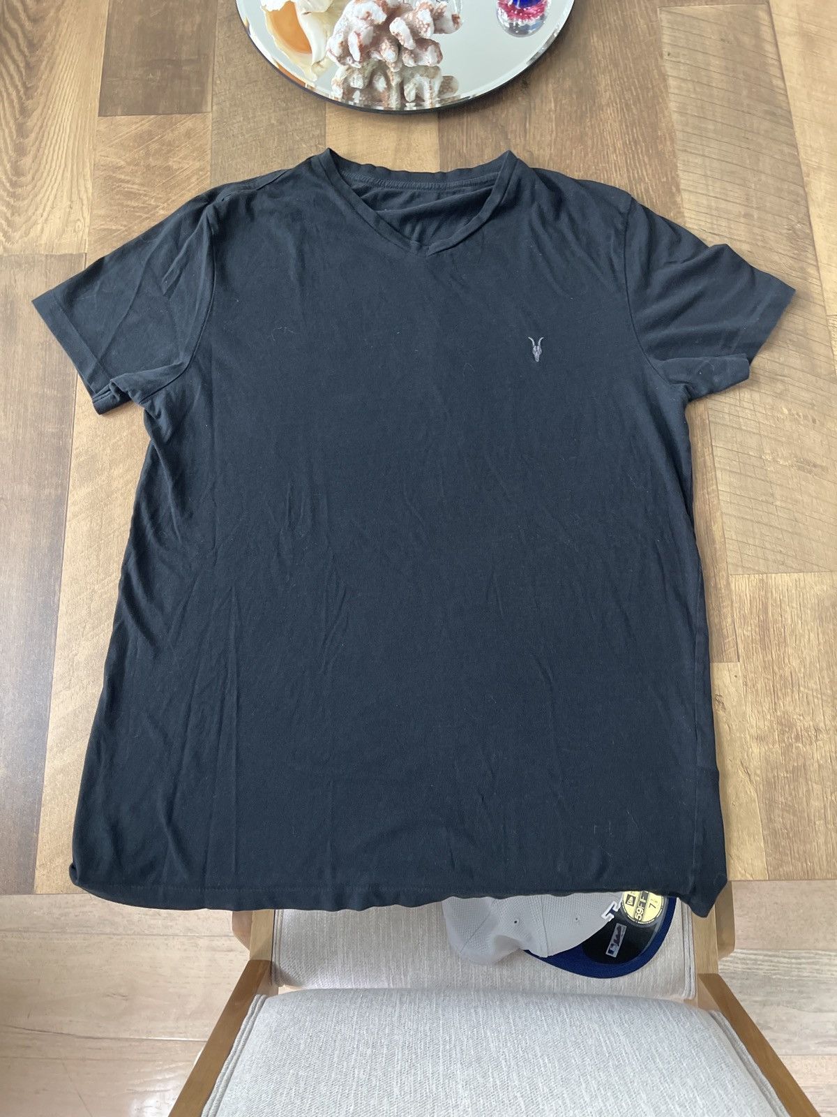 Allsaints AllSaints Black V-Neck Ramskull Logo T-Shirt – Size L Size US L / EU 52-54 / 3 - 3 Thumbnail