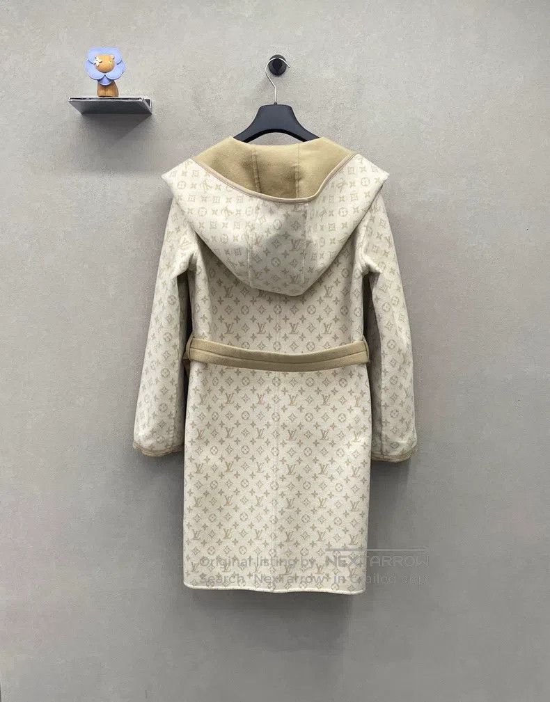 Louis Vuitton Louis Vuitton Beige reversible coat Size XXS / US 00 / IT 34 - 4 Thumbnail