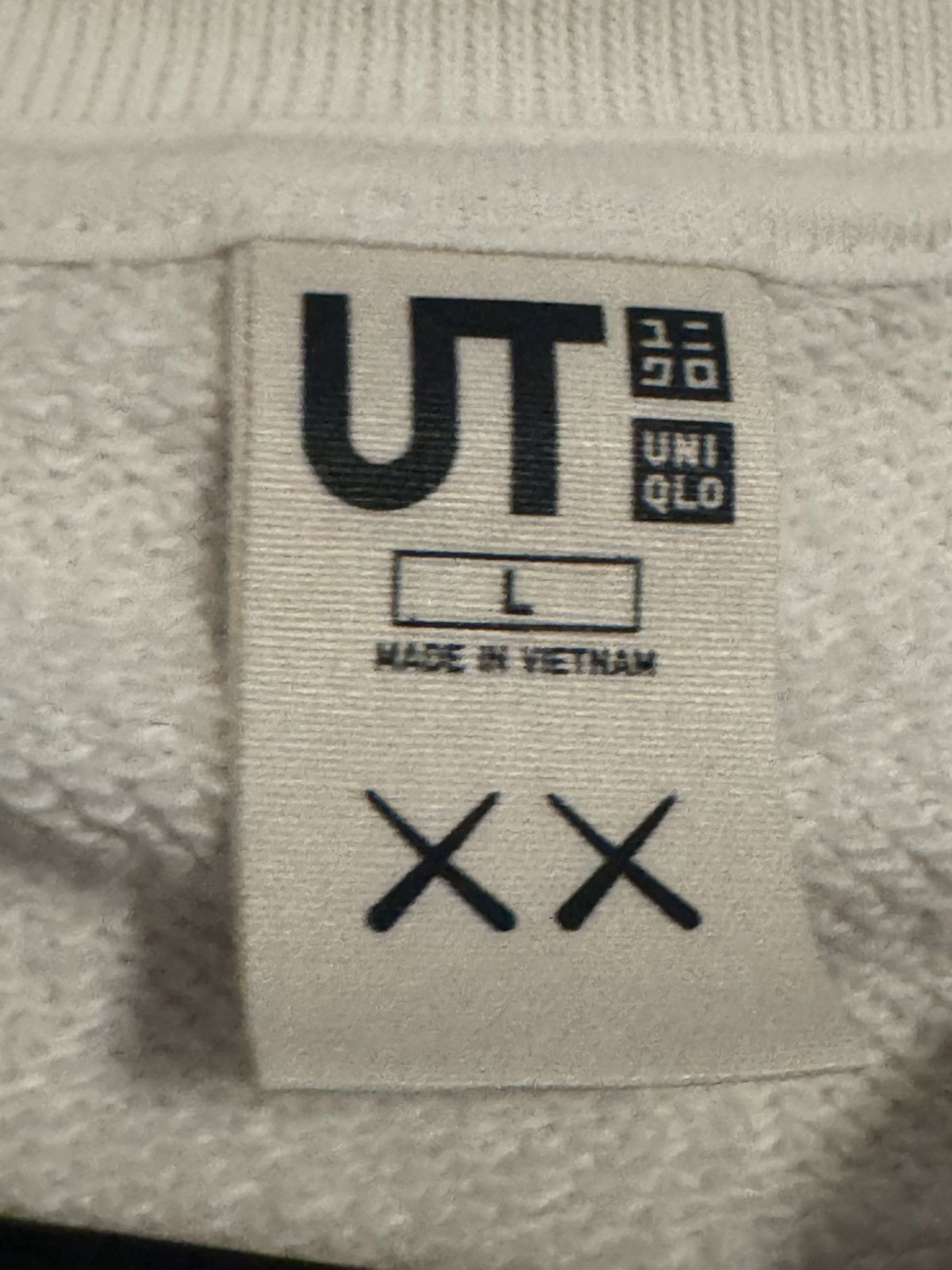 Kaws × Uniqlo Kaws Uniqlo Crewneck Size US L / EU 52-54 / 3 - 3 Thumbnail