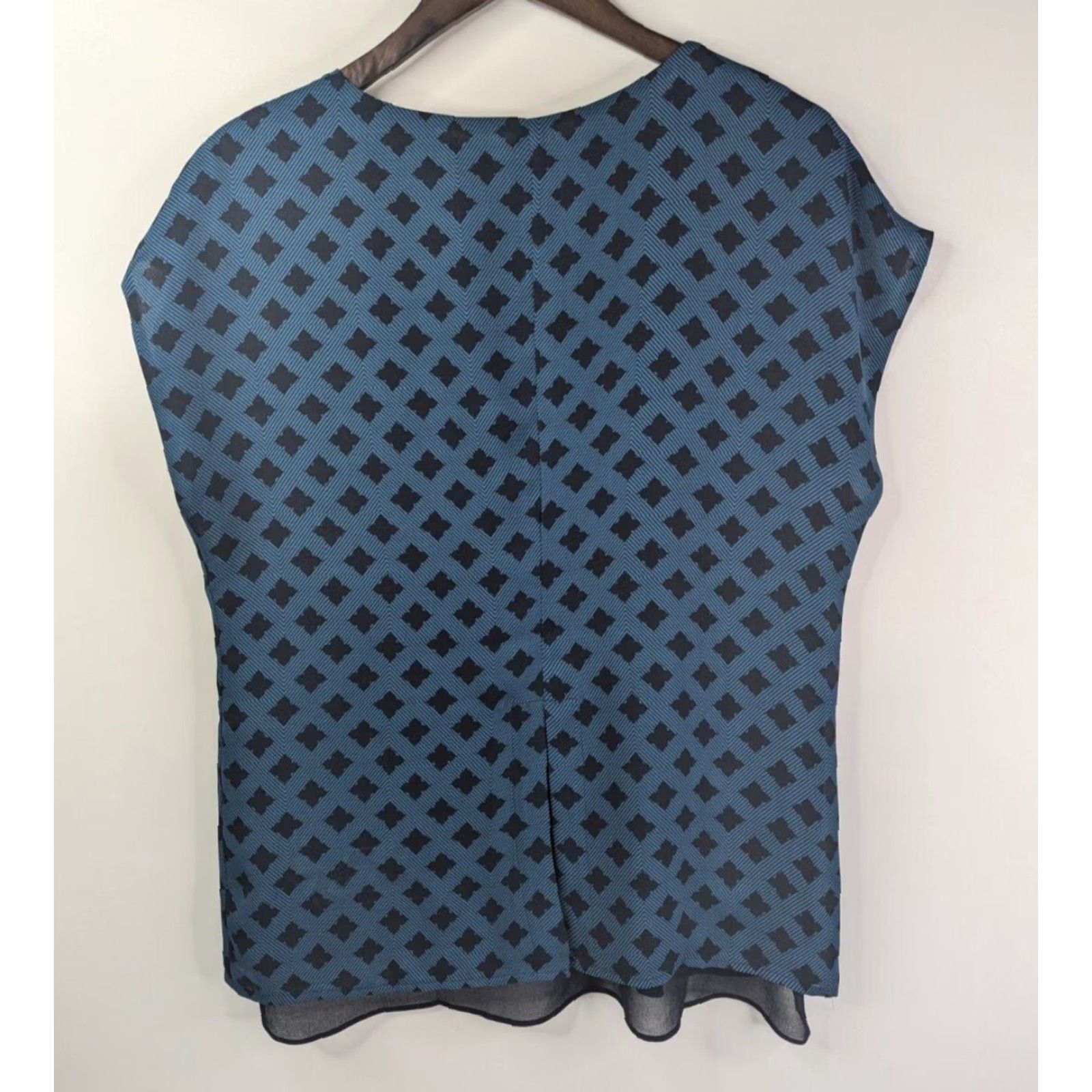 Vintage CAbi Blouse Shirt Cap Sleeve Round Neck Women M Blue Pacific Foulard Peplum Lightweight Geometric Pattern Size M / US 6-8 / IT 42-44 - 3 Thumbnail
