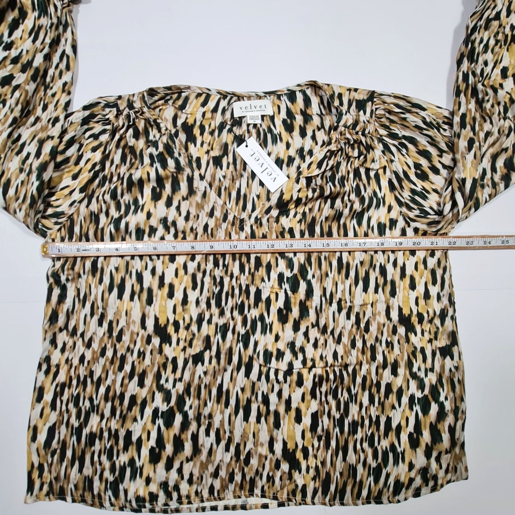Velvet Velvet by Graham & Spencer Blouse Womens Brown Animal Print Satin V-Neck Long Sleeve M Multicoloured Satin Dry Clean Only United States Vintage No Size M / US 6-8 / IT 42-44 - 4 Thumbnail