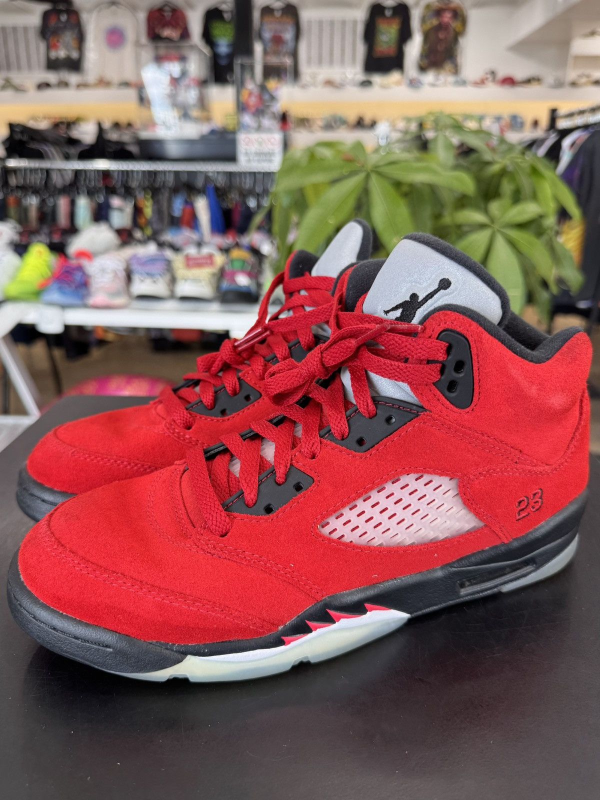 Jordan Brand Air Jordan 5 Raging Bull Size 7Y (2021) Size US 7 / EU 40 - 1 Thumbnail