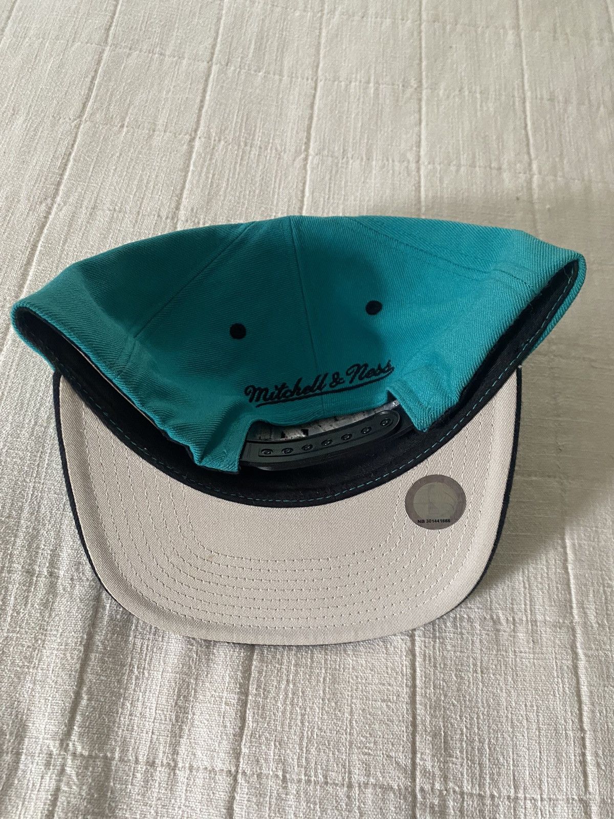 Mitchell & Ness × NBA × Vintage Vancouver grizzly’s SnapBack Size ONE SIZE - 4 Thumbnail