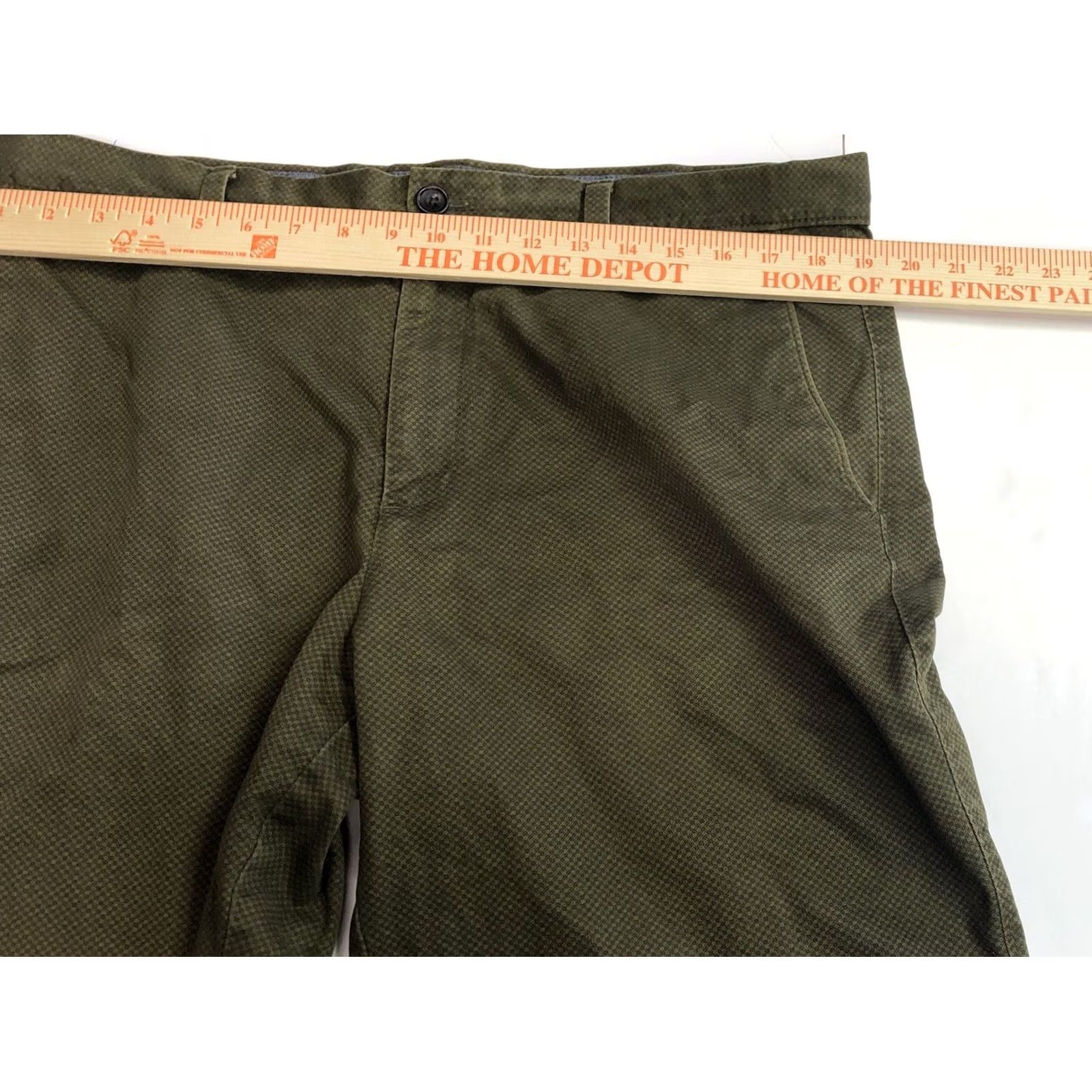Banana Republic Banana Republic Mens Shorts 35 Green 100% Cotton Size US 35 - 6 Thumbnail