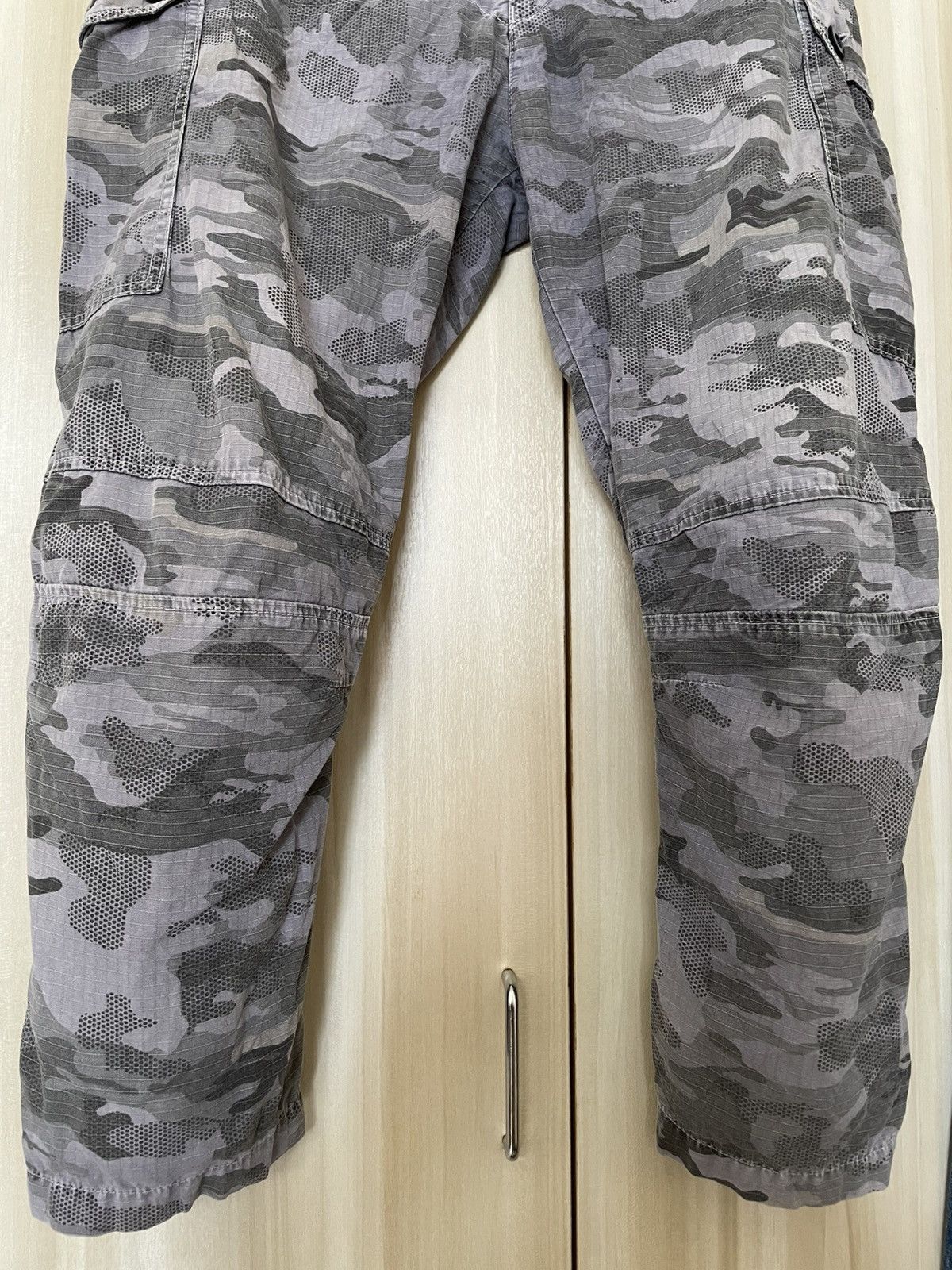 Marithe + Francois Girbaud Archive Girbaud Tactical Cargo Grey Camo Cropped Pants Size US 33 - 3 Thumbnail
