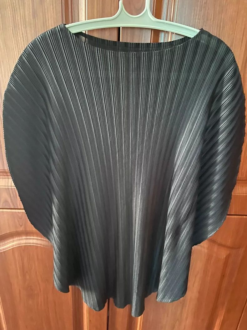 Issey Miyake Issey Miyake size:3 Black ribbed round top Size S / US 4 / IT 40 - 1 Thumbnail