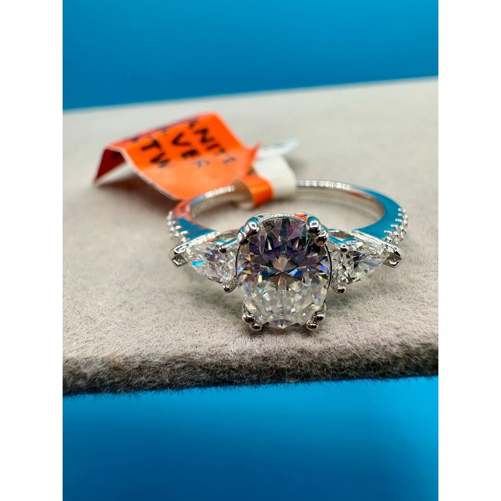 Jewelry NWT Sz. 8 (7.75) - 2.0ct Moissanite 925 Sterling 3 Stoned Size ONE SIZE - 8 Thumbnail