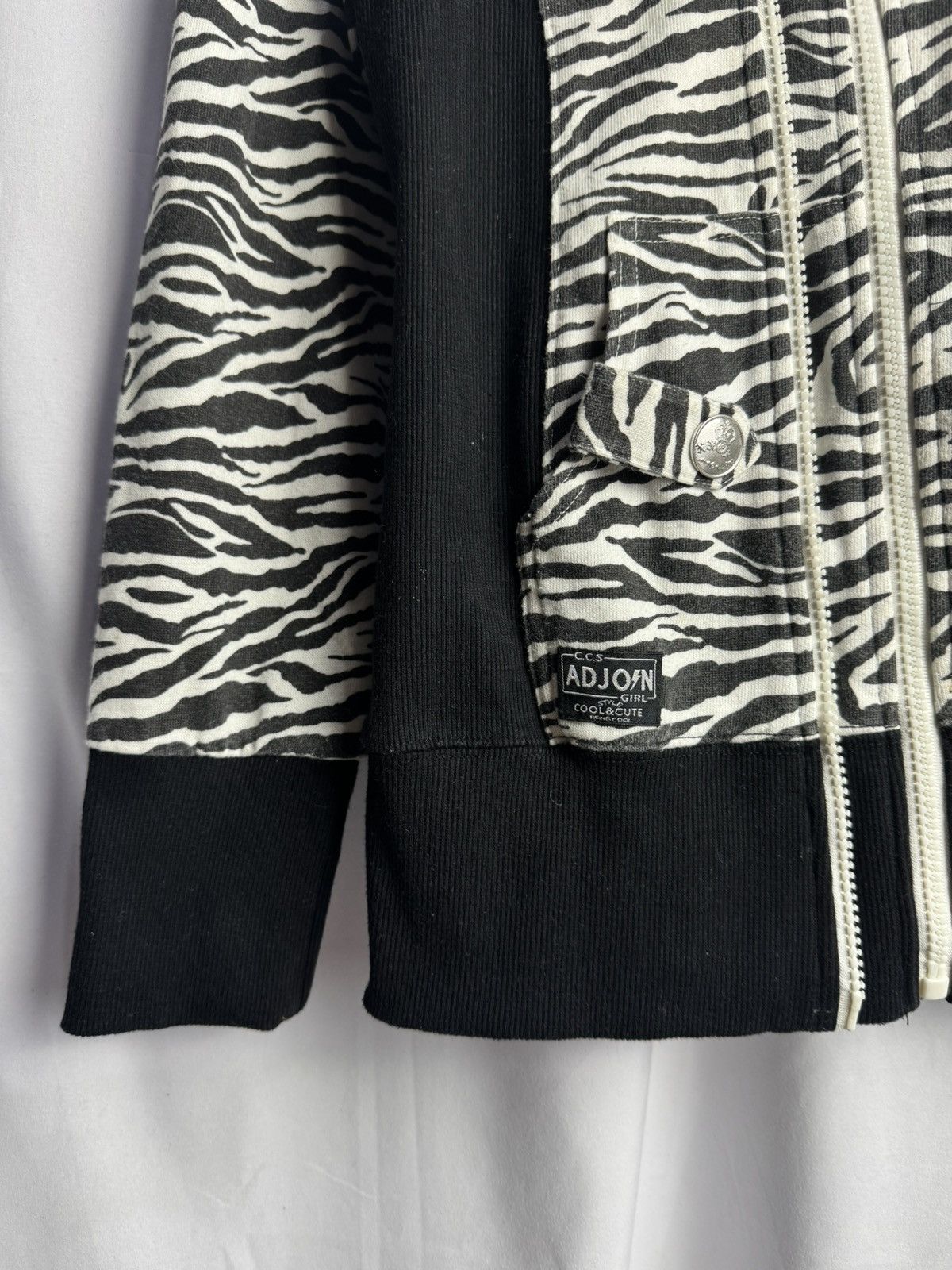If Six Was Nine × Japanese Brand × Le Grande Bleu (L.G.B.) Asymmetrical Japanese Hoodie Zebra Adjoin lgb style Size US S / EU 44-46 / 1 - 6 Thumbnail