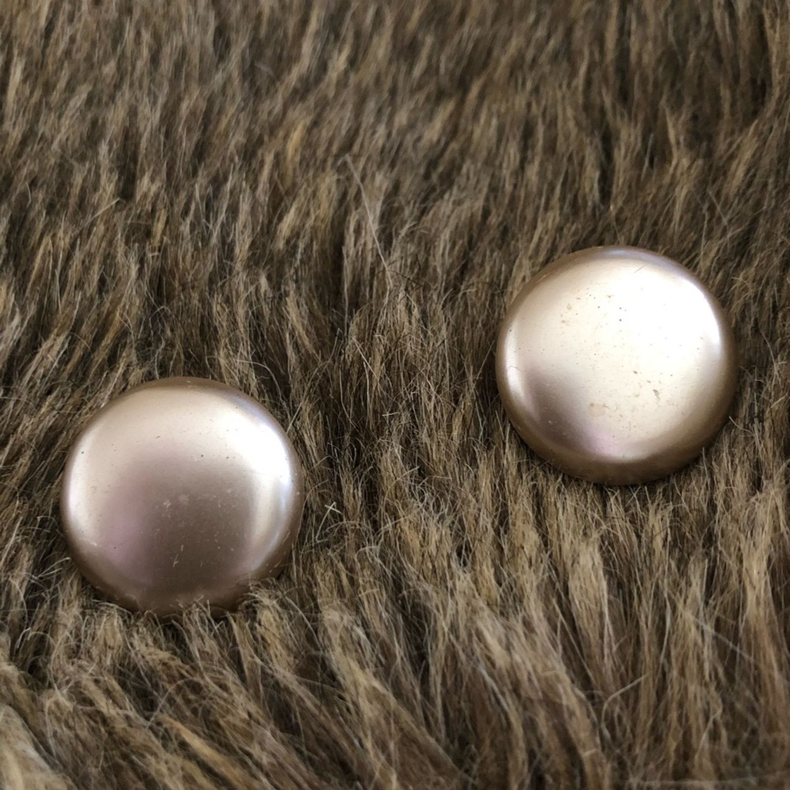 Vintage Vintage 60s champagne tone button clip on earrings Size ONE SIZE - 1 Thumbnail
