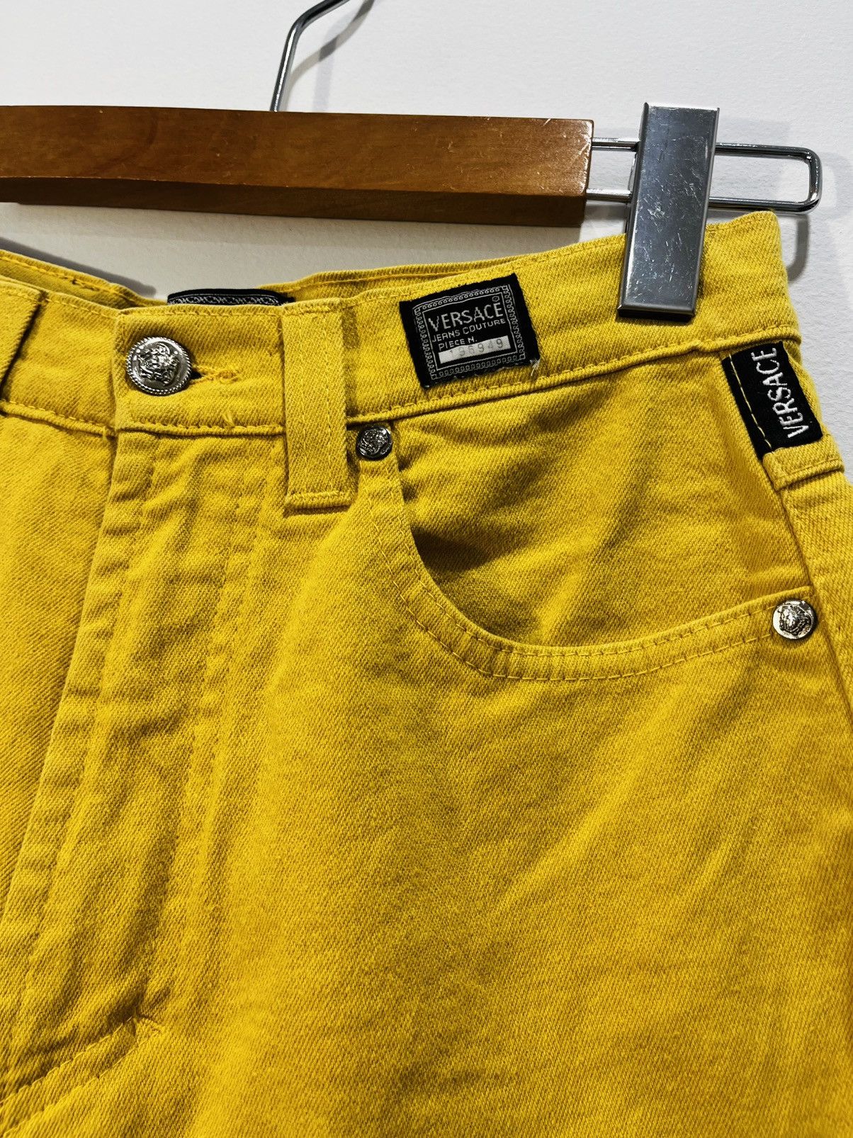 Versace Jeans Couture VERSACE Jeans Couture Vintage Yellow Straight Leg Jeans Size 26" / US 2 / IT 38 - 6 Thumbnail