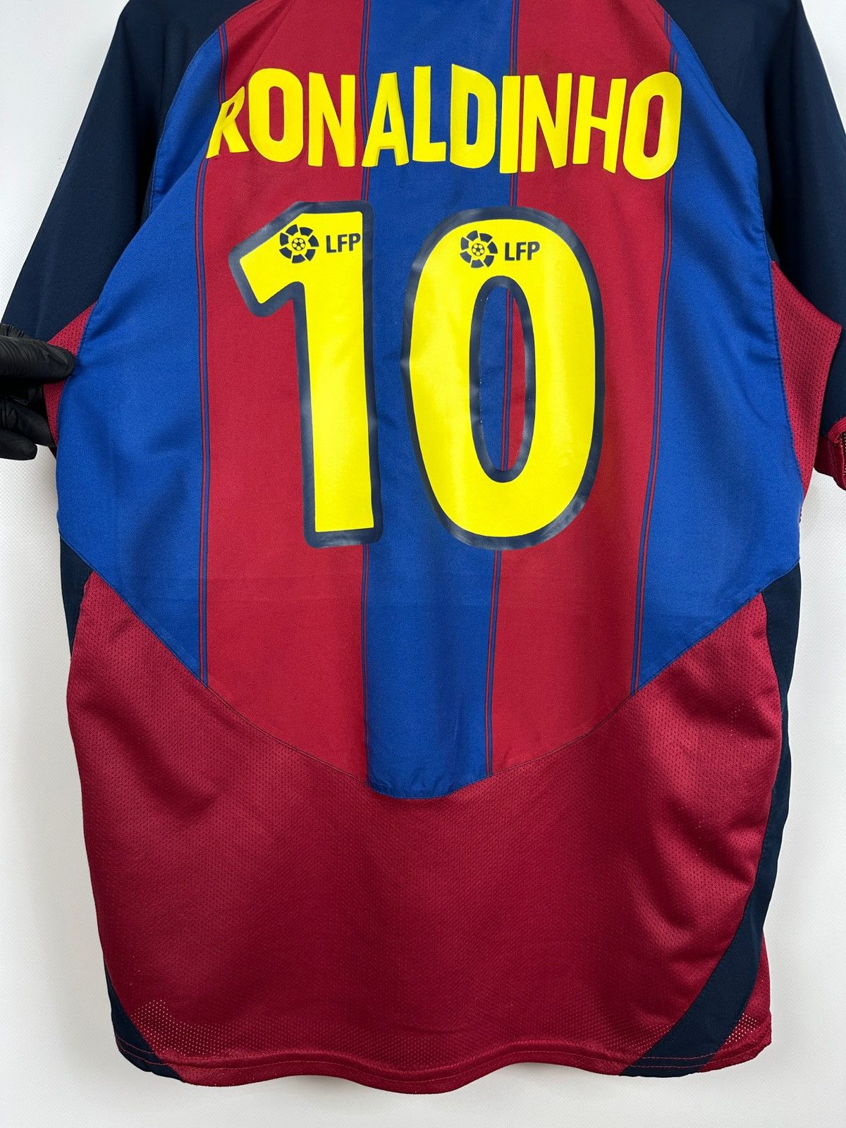 Nike 2003/04 Vintage Nike FC Barcelona Ronaldinho Soccer Jersey Size US M / EU 48-50 / 2 - 17 Thumbnail