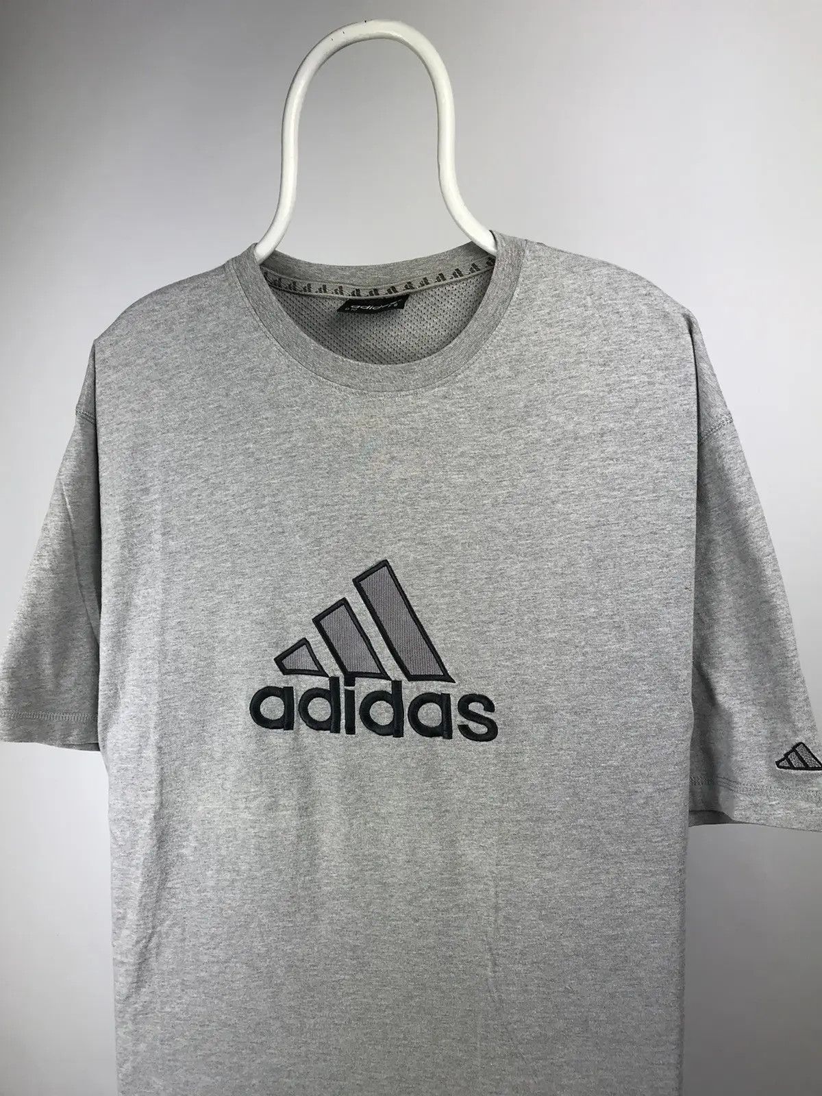 Adidas Adidas T-shirt vintage embroidered logo big size XLarge Size US XL / EU 56 / 4 - 2 Thumbnail