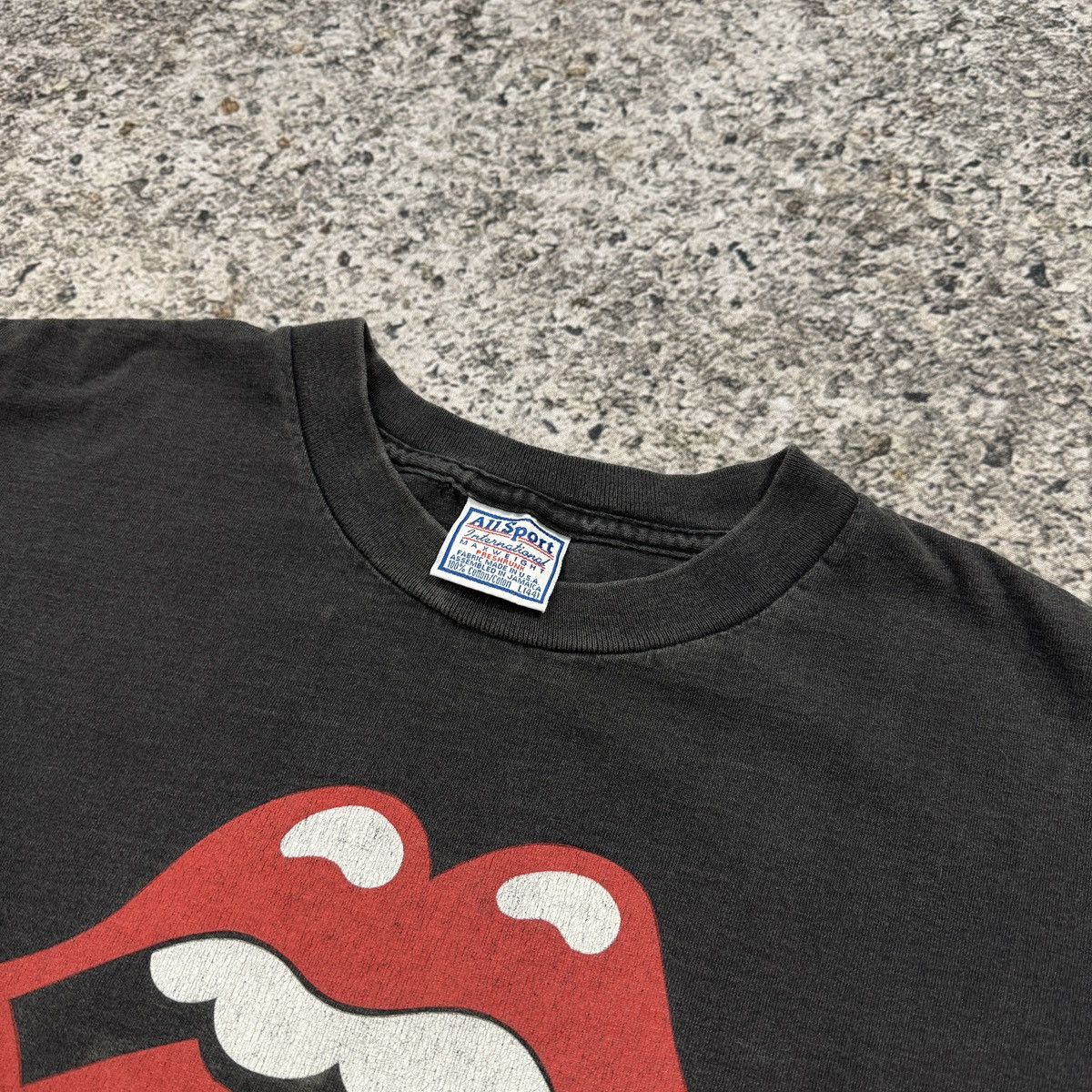 Band Tees 1999 Thrashed Faded Rolling Stones No Security Tour Tee Size US L / EU 52-54 / 3 - 3 Thumbnail