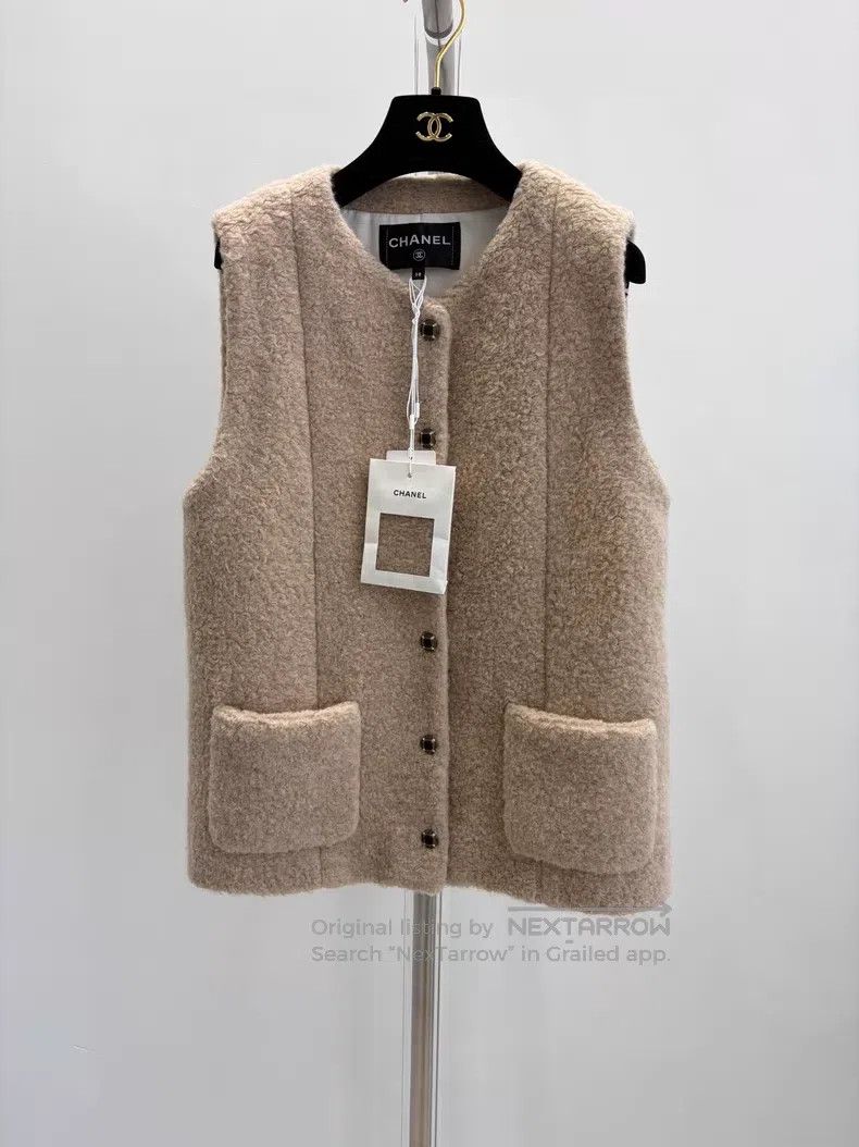 Chanel Chanel Ski series lamb wool vest Size XS / US 0-2 / IT 36-38 - 1 Thumbnail