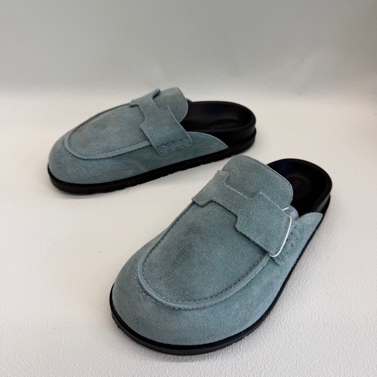 Hermes Hermes Blue Lowtop Sneakers us_6 Women Size US 6 / IT 36 - 1 Thumbnail