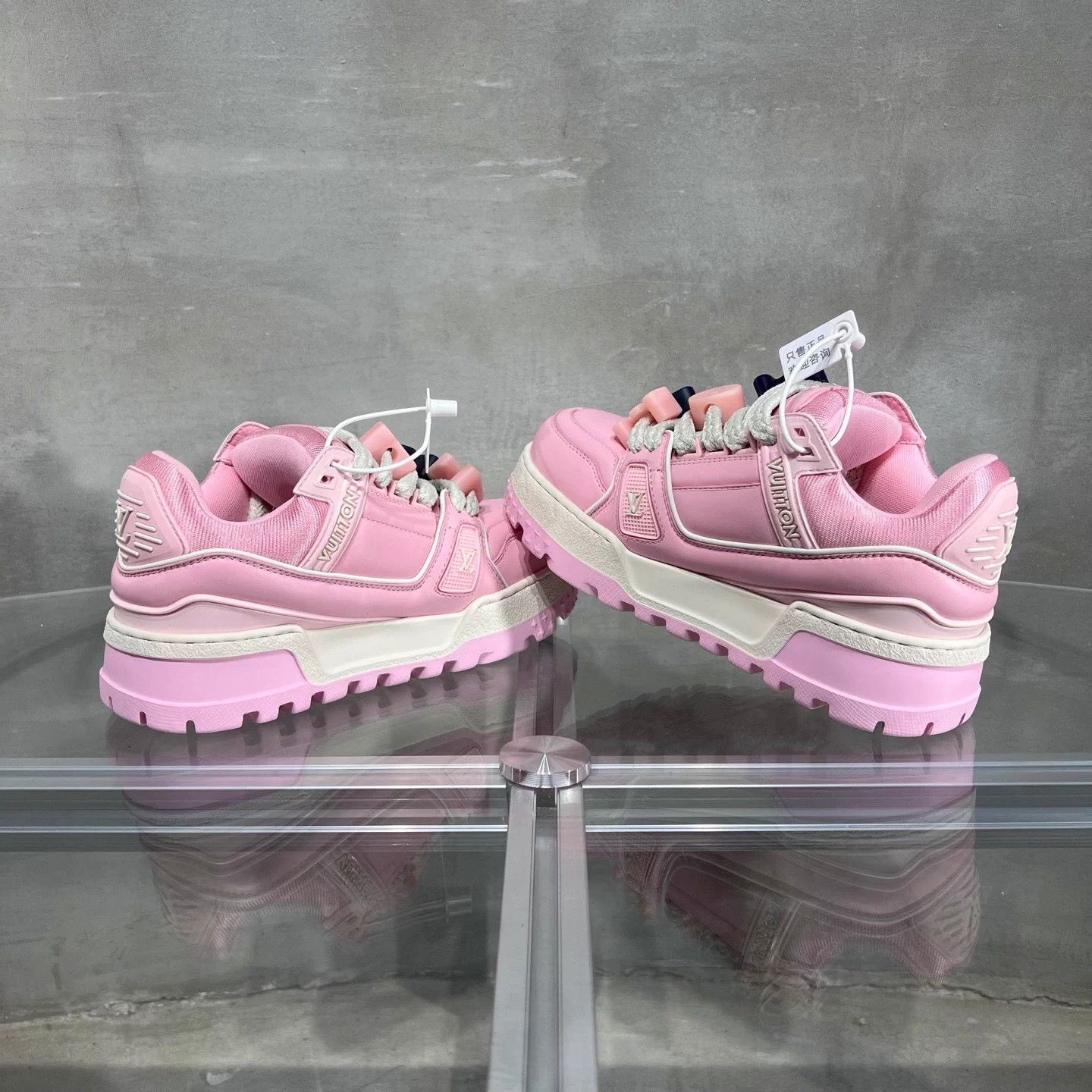 Louis Vuitton LV Trainer Pink Size 35 (runs large) Size US 4 / IT 34 - 5 Thumbnail