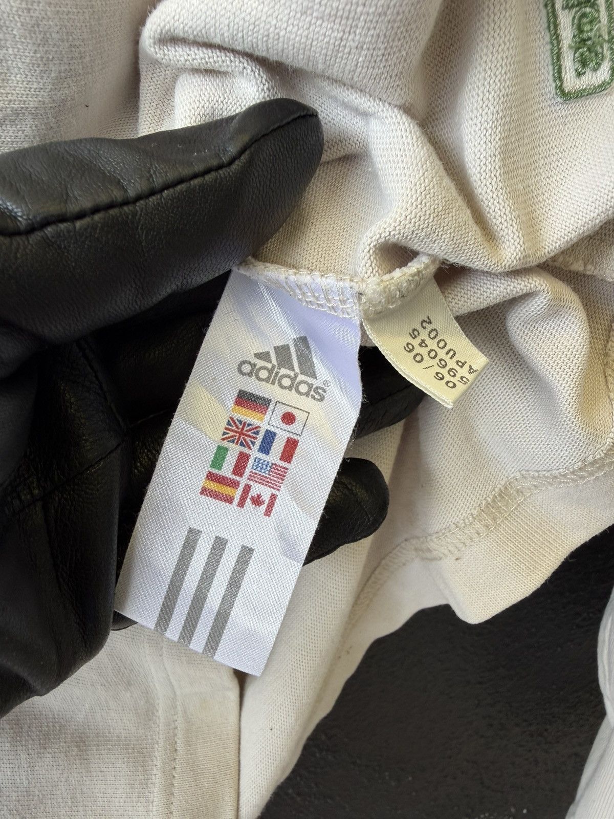 Adidas Vintage 90s/Y2K Adidas Off-White Green Spellout Three Stripe Size US L / EU 52-54 / 3 - 7 Thumbnail