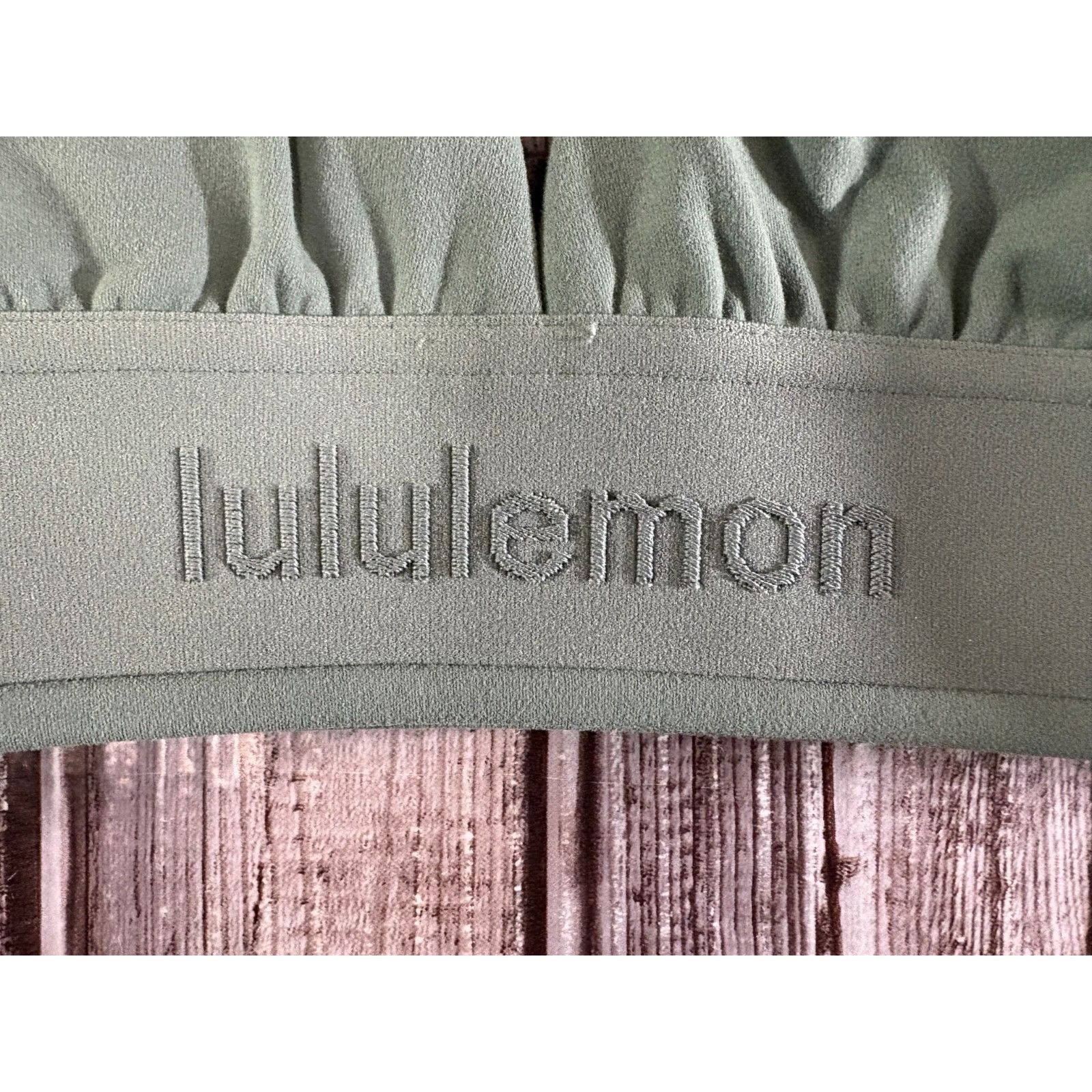 Lululemon Lululemon License to Train Triangle Bra A/B logo sz 8 color Size M / US 6-8 / IT 42-44 - 2 Thumbnail
