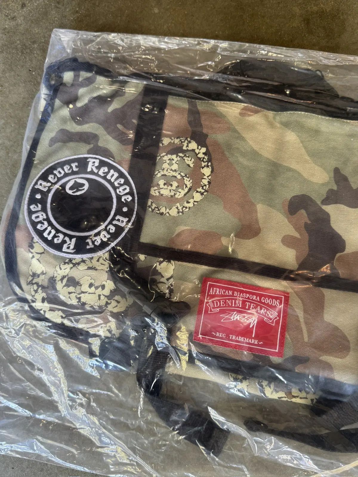 DENIM TEARS × Stussy Stussy x Denim Tears Camo Messenger Bag Size ONE SIZE - 4 Thumbnail