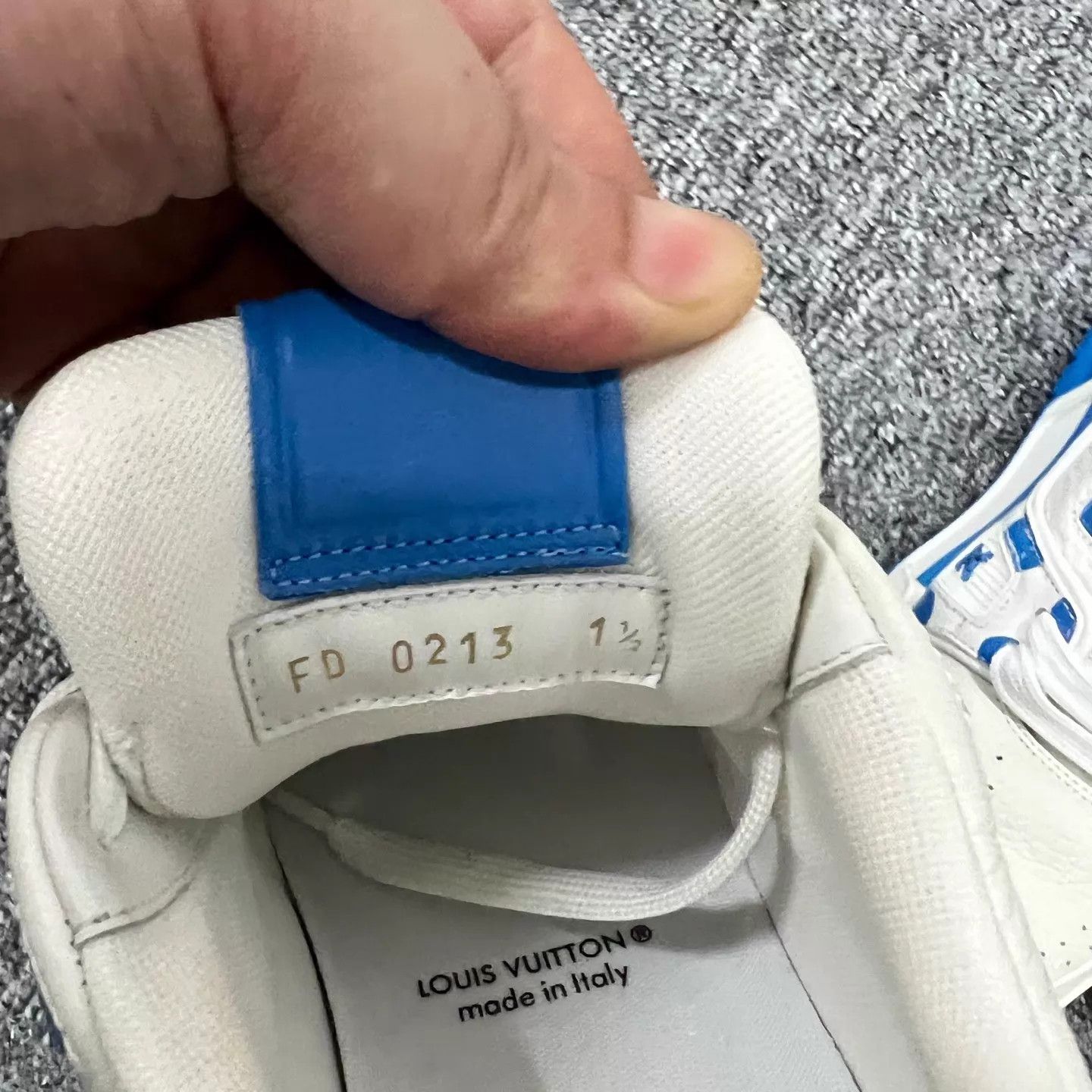 Louis Vuitton LV x Yayoi Kusama Blue White Polka Dot Trainer 35.5 99 Size US 5 / IT 35 - 7 Thumbnail
