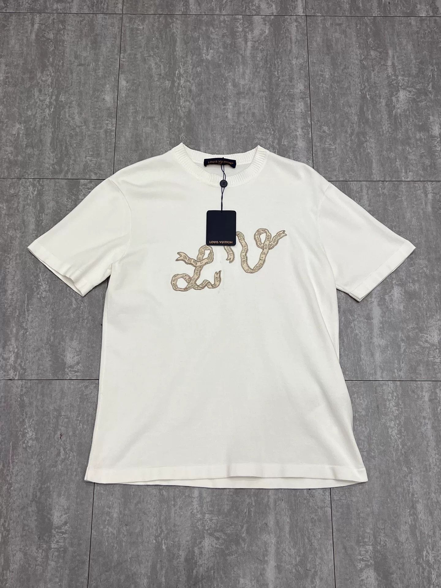 Louis Vuitton Louis Vuitton Limited Embroidered White T-Shirt l Men Size US L / EU 52-54 / 3 - 1 Thumbnail