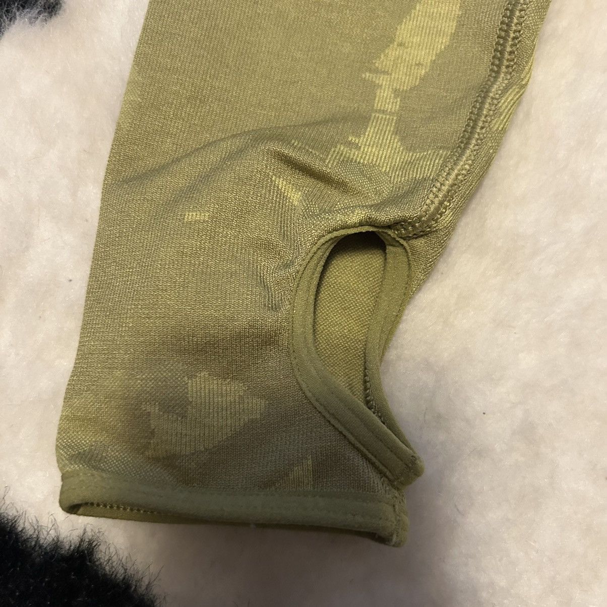 Gymshark Adapt Camo Seamless Long Sleeve Crop Top Size L / US 10 / IT 46 - 7 Thumbnail