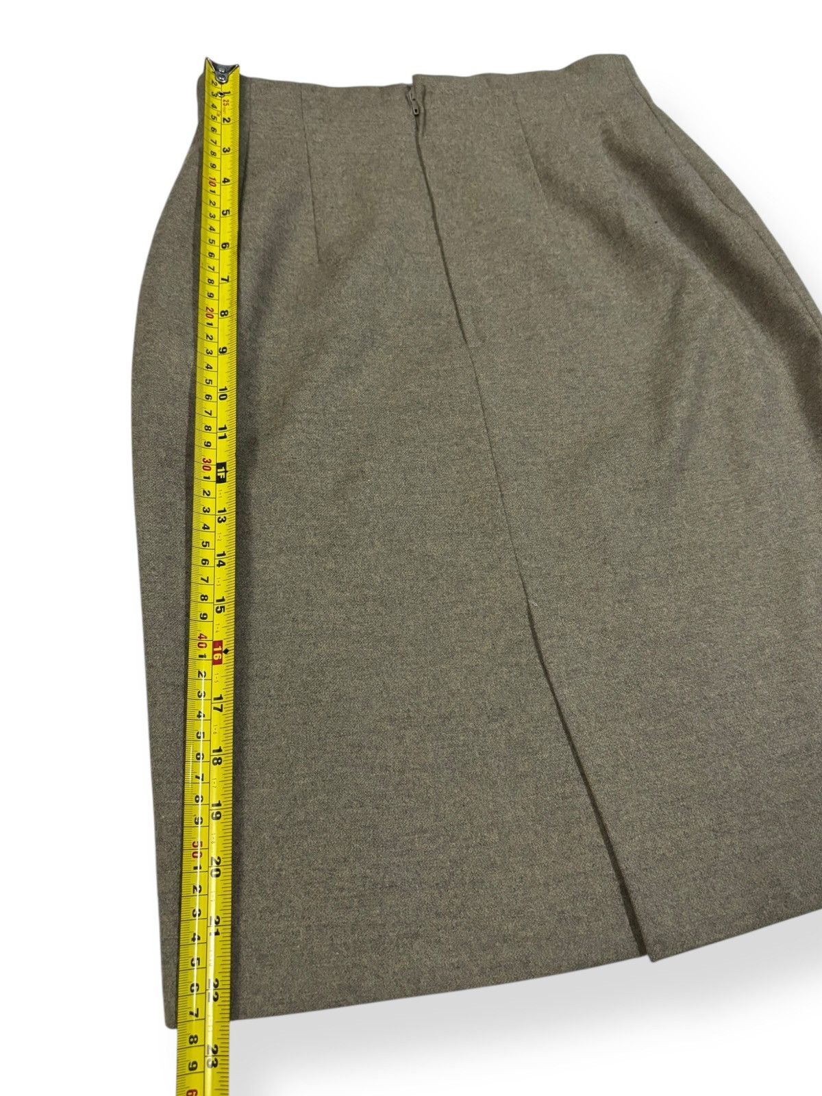Margaret Howell Margaret Howell Wool Pleated Pencil Skirt in Khaki Green Size 24" / US 00 / IT 34 - 8 Thumbnail