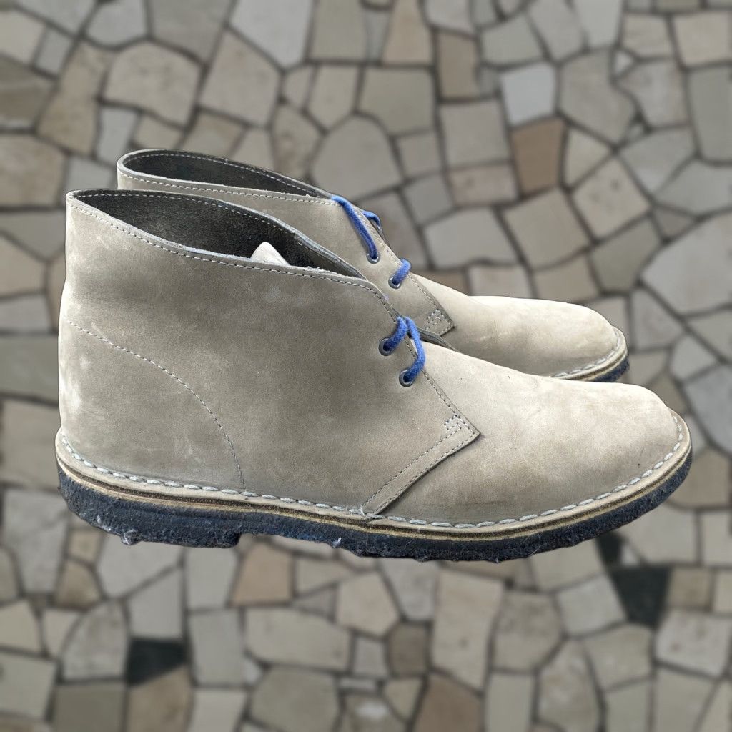 Grey Suede Chukka Boots Mens Desert Boots Blue Laces Crepe Sole Shoes VINTAGE? No — Clarks Desert Boots Chukka Boots Mens Taupe  main image 4