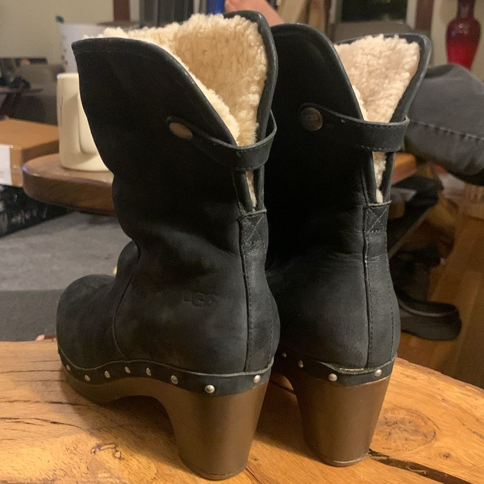 Ugg Uggs Lynnea black leather shearling clogs with studs detail Size US 5 / IT 35 - 5 Thumbnail